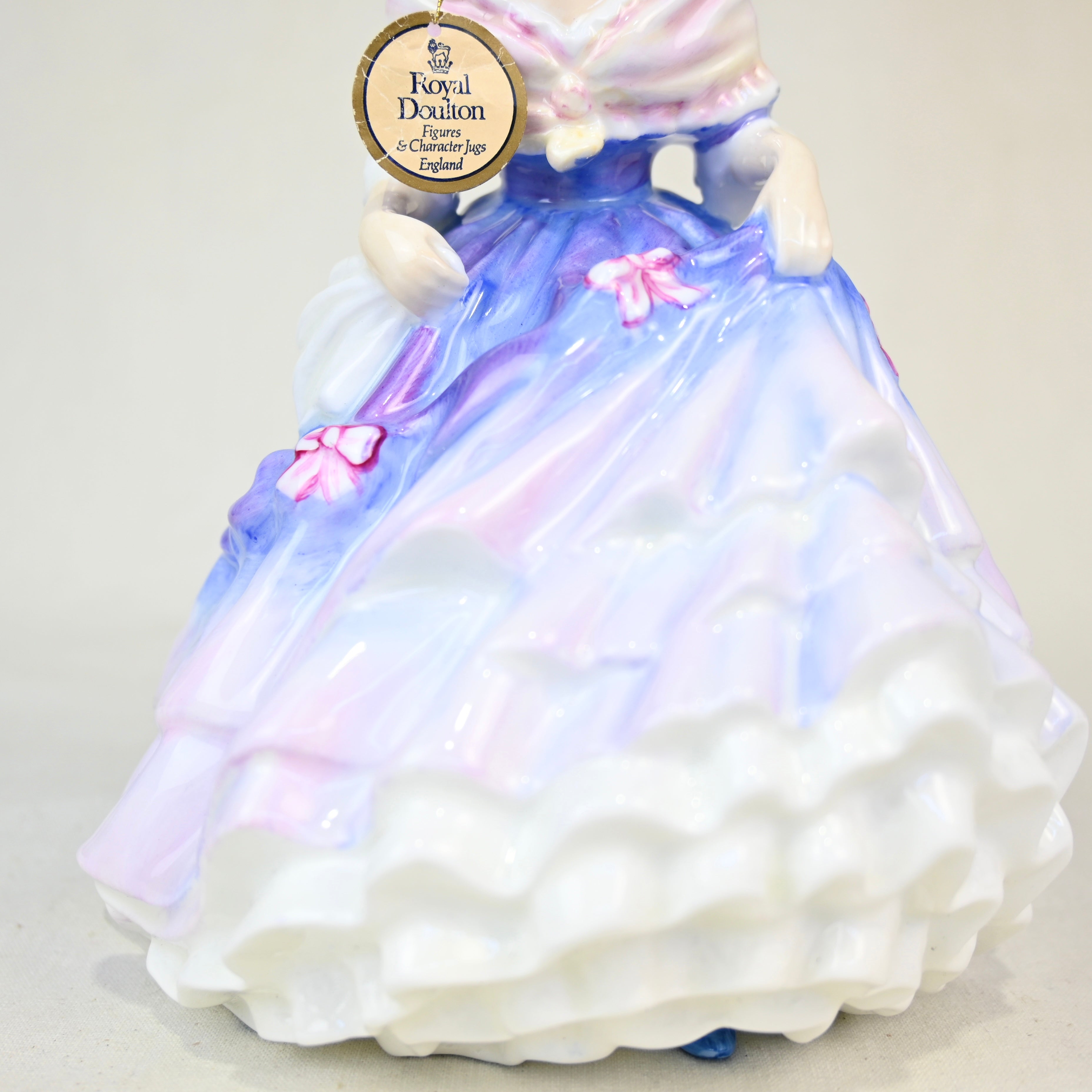 Royal Doulton Figurine Alice England ceramic / ロイヤルドルトン フィギュリン アリス イギリス 陶磁器