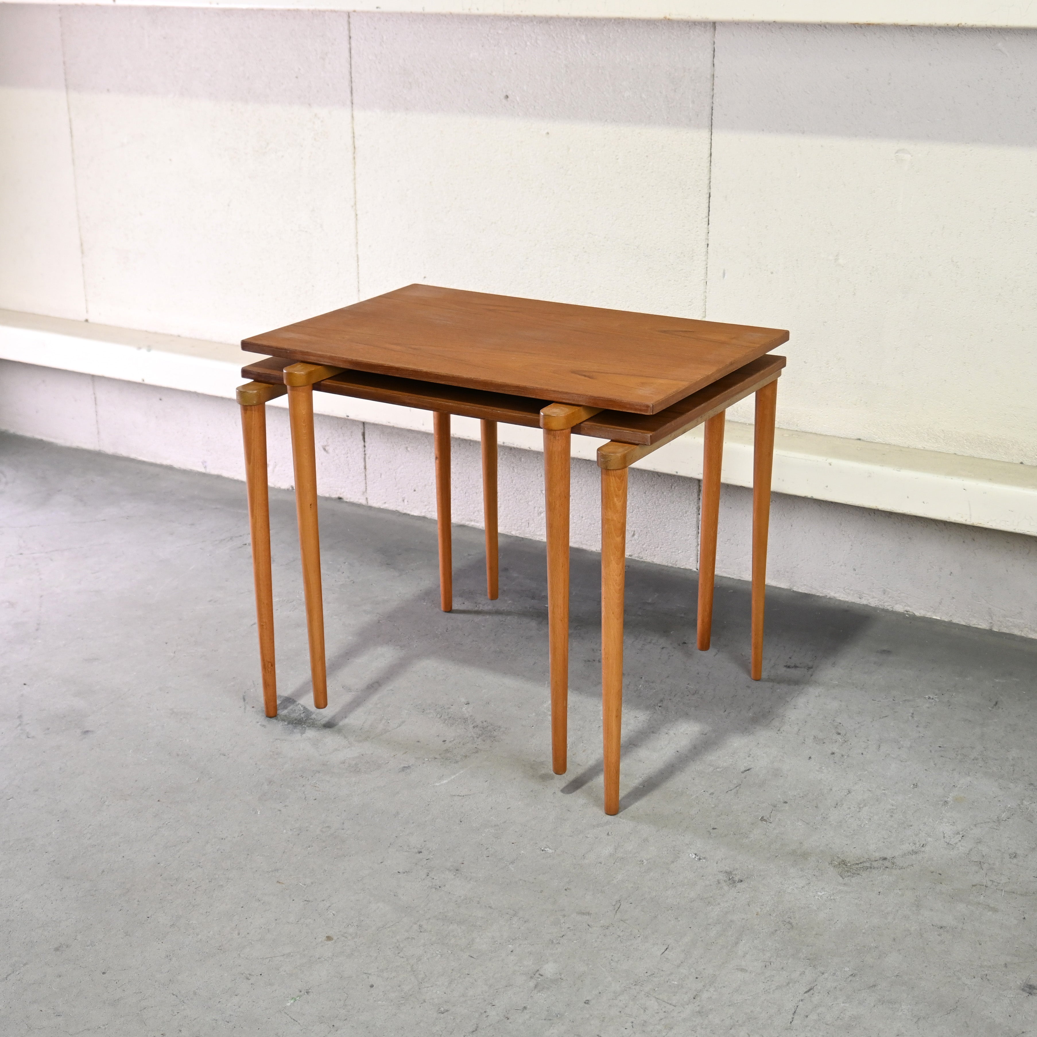 YAMAGUCHI Teak × beech wood 2 Peace Nest table Japanese modern design Scandinavian design / 山口木材工芸 チーク材 ビーチ材 2段 ネストテーブル ジャパニーズモダンデザイン 北欧デザイン