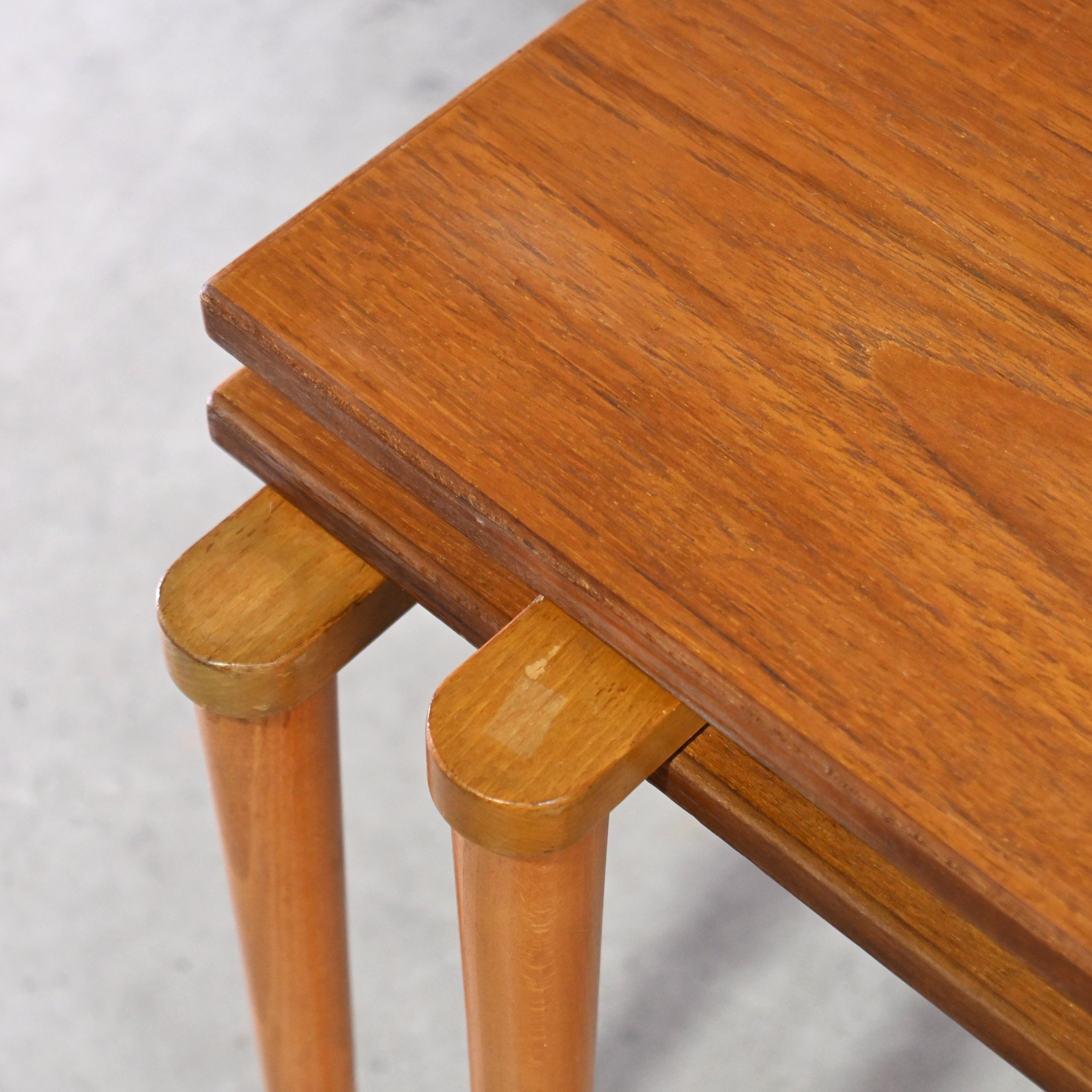 YAMAGUCHI Teak × beech wood 2 Peace Nest table Japanese modern design Scandinavian design / 山口木材工芸 チーク材 ビーチ材 2段 ネストテーブル ジャパニーズモダンデザイン 北欧デザイン