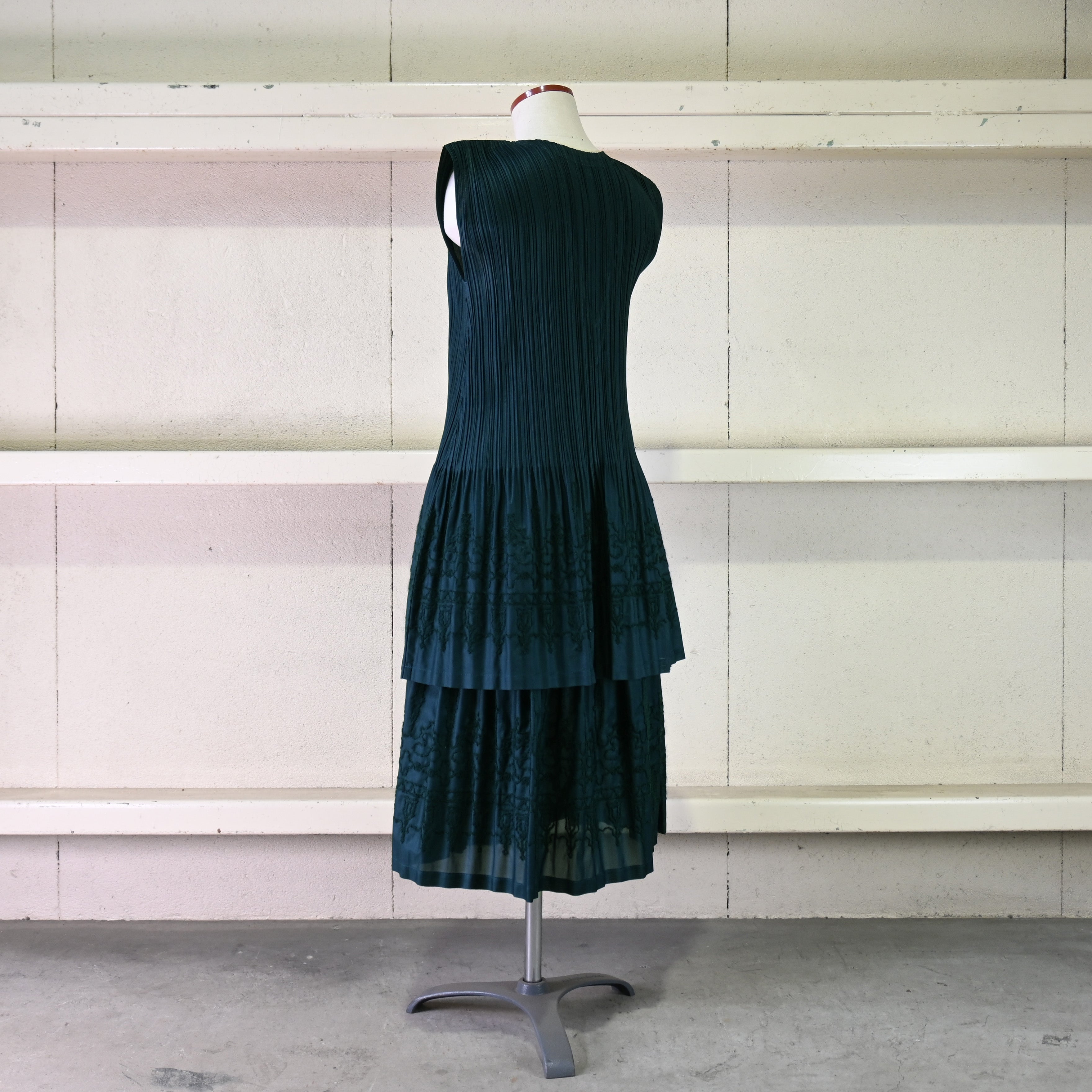 PLEATS PLEASE ISSEY MIYAKE 2013AW SET / イッセイミヤケ プリーツプリーズ モヘア混刺繍 緑無地ポリ セットアップ ワンピース風 3