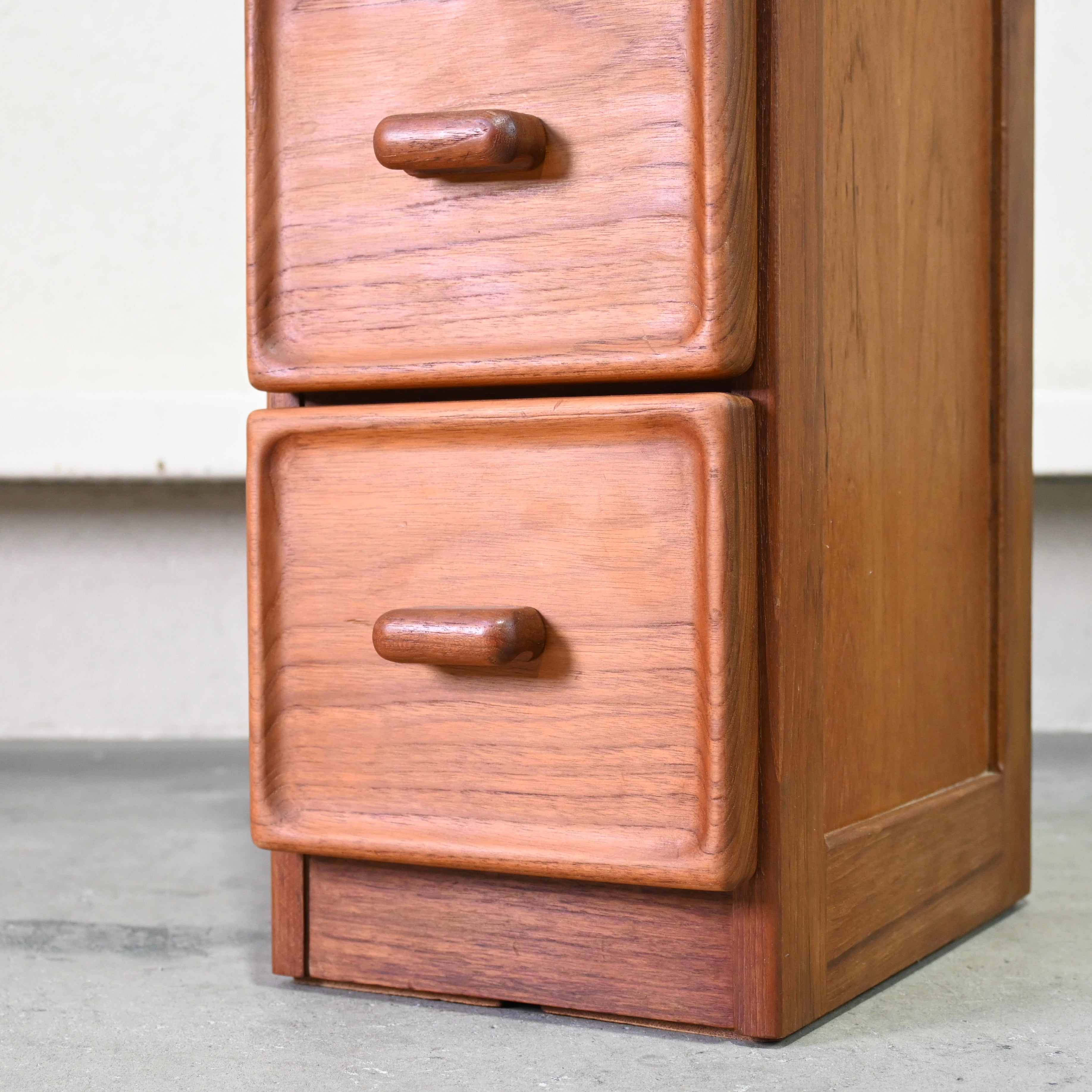 Vintage Small chest Teak wood Scandinavian design / ヴィンテージ スモールチェスト チーク材 北欧デザイン