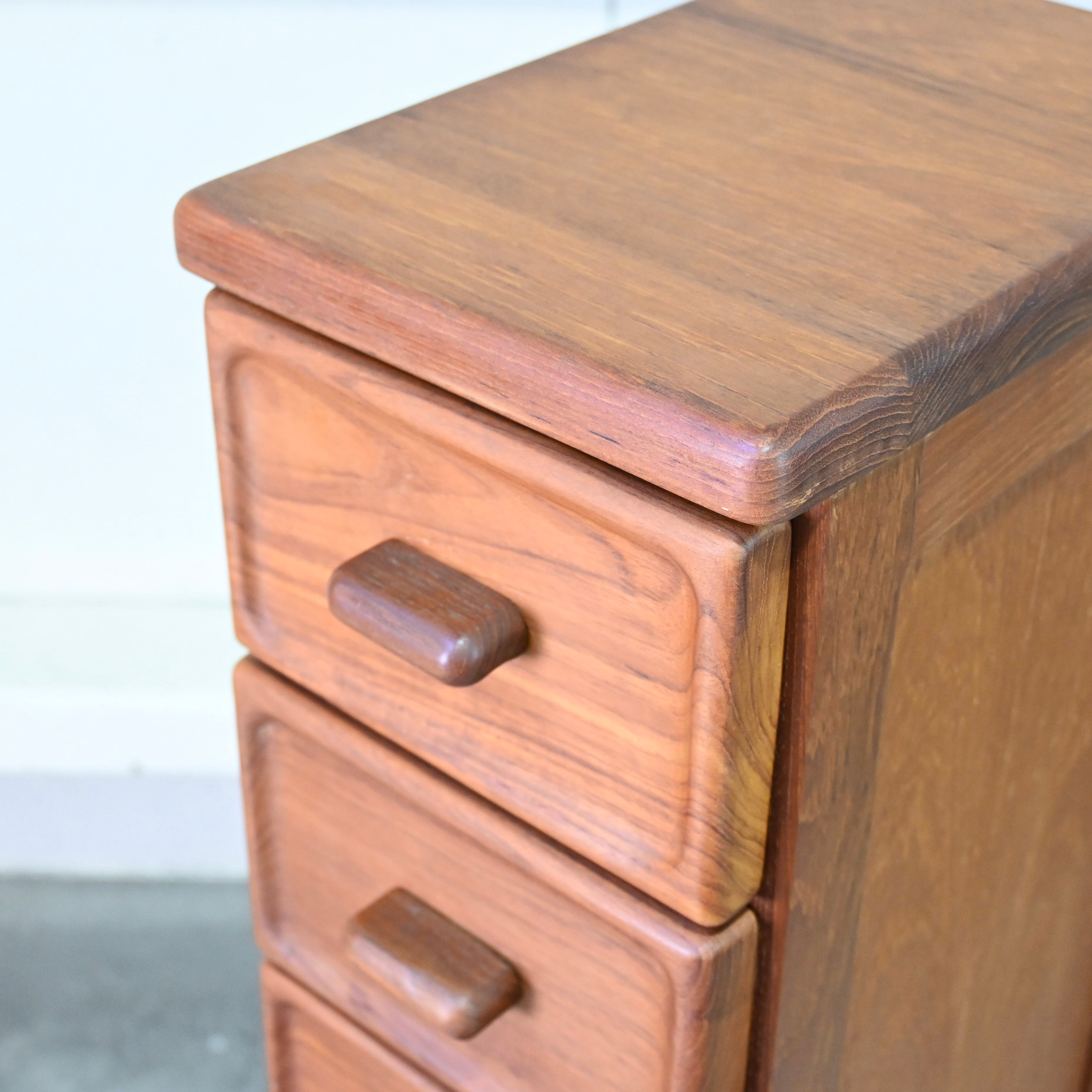 Vintage Small chest Teak wood Scandinavian design / ヴィンテージ スモールチェスト チーク材 北欧デザイン