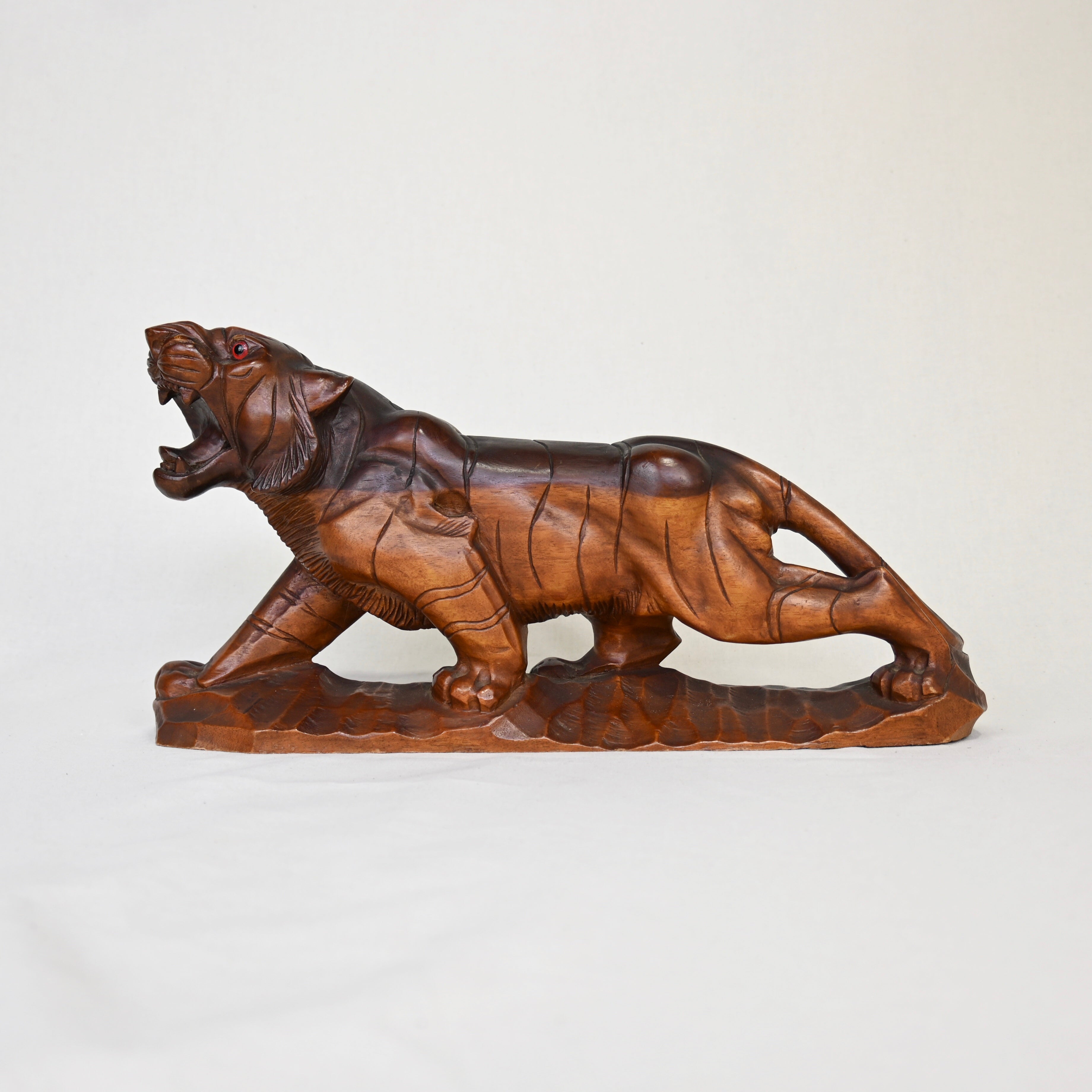 Tiger wooden object Korean Fork art / 虎 木彫 置物 韓国 工芸品