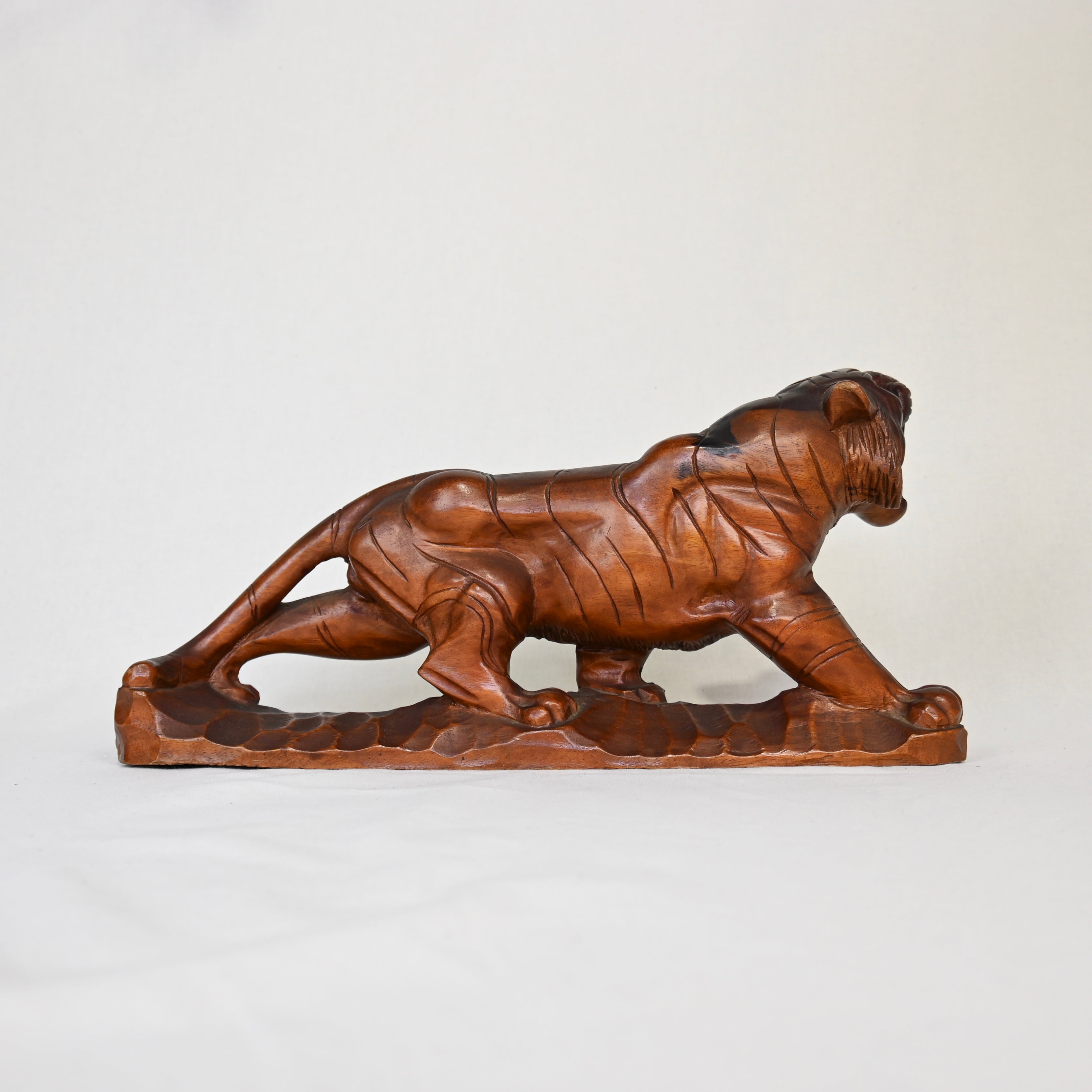 Tiger wooden object Korean Fork art / 虎 木彫 置物 韓国 工芸品