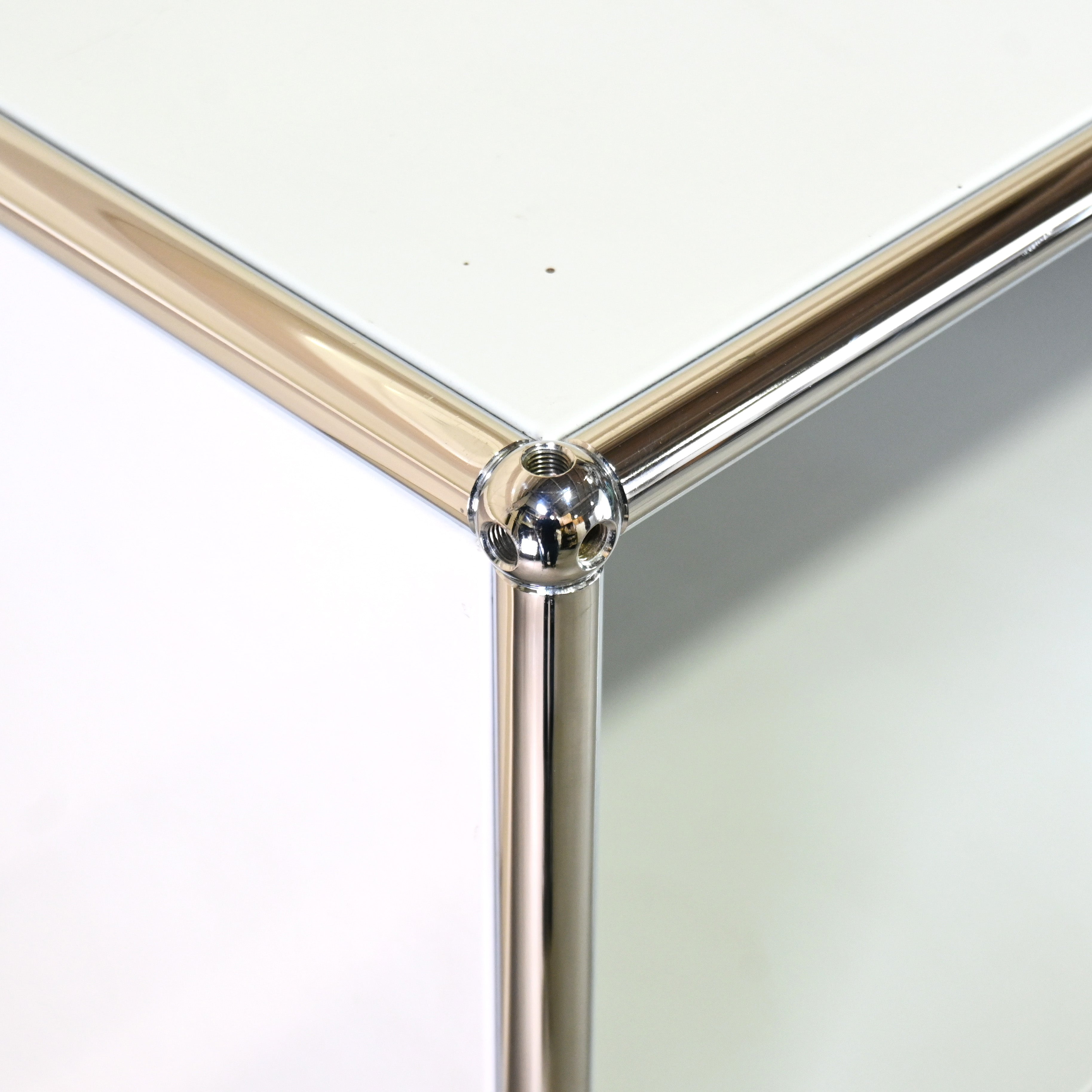 USM Haller Side board Open cabinet Light gray × Ruby red Module furniture Modern Design / ユーエスエム ハラー サイドボード オープンキャビネット ライトグレー × ルビーレッド モジュール家具 モダンデザイン