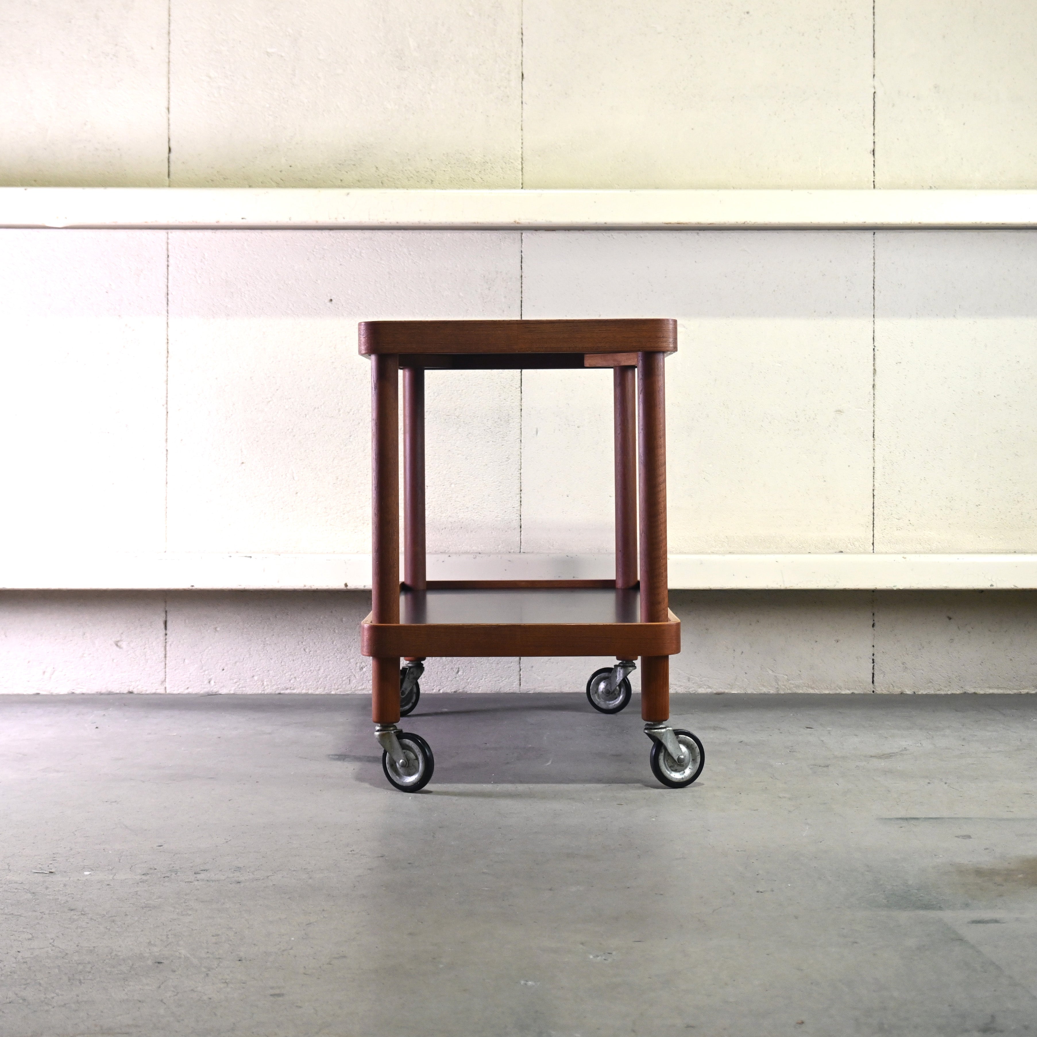 YAMAGUCHI × Isamu Kenmochi Teak plywood Black melamine Service wagon Japanese modern design Scandinavian design / 山口木材工芸 × 剣持勇 チーク材 プライウッド ブラックメラミン サービスワゴン ジャパニーズモダンデザイン 北欧デザイン
