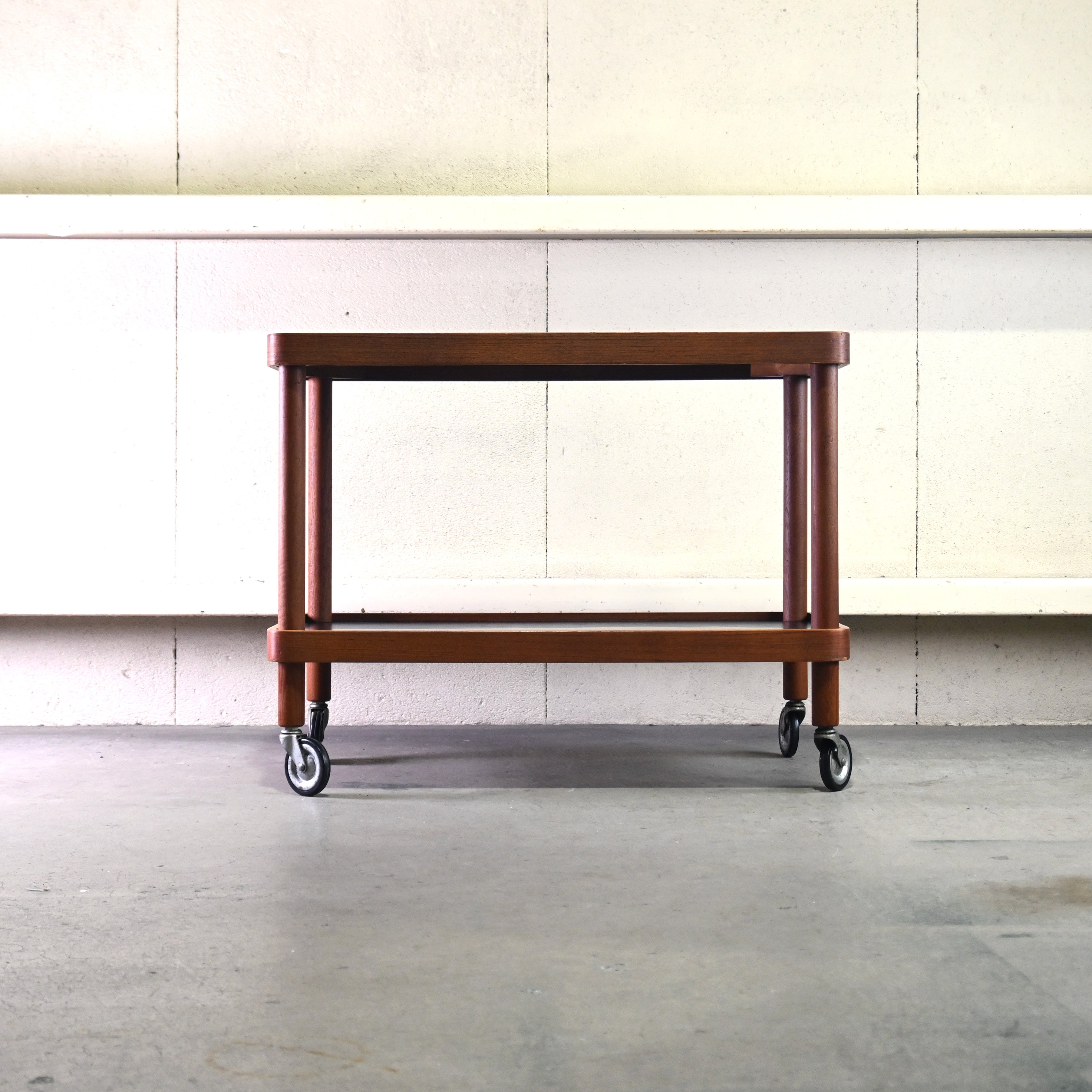 YAMAGUCHI × Isamu Kenmochi Teak plywood Black melamine Service wagon Japanese modern design Scandinavian design / 山口木材工芸 × 剣持勇 チーク材 プライウッド ブラックメラミン サービスワゴン ジャパニーズモダンデザイン 北欧デザイン