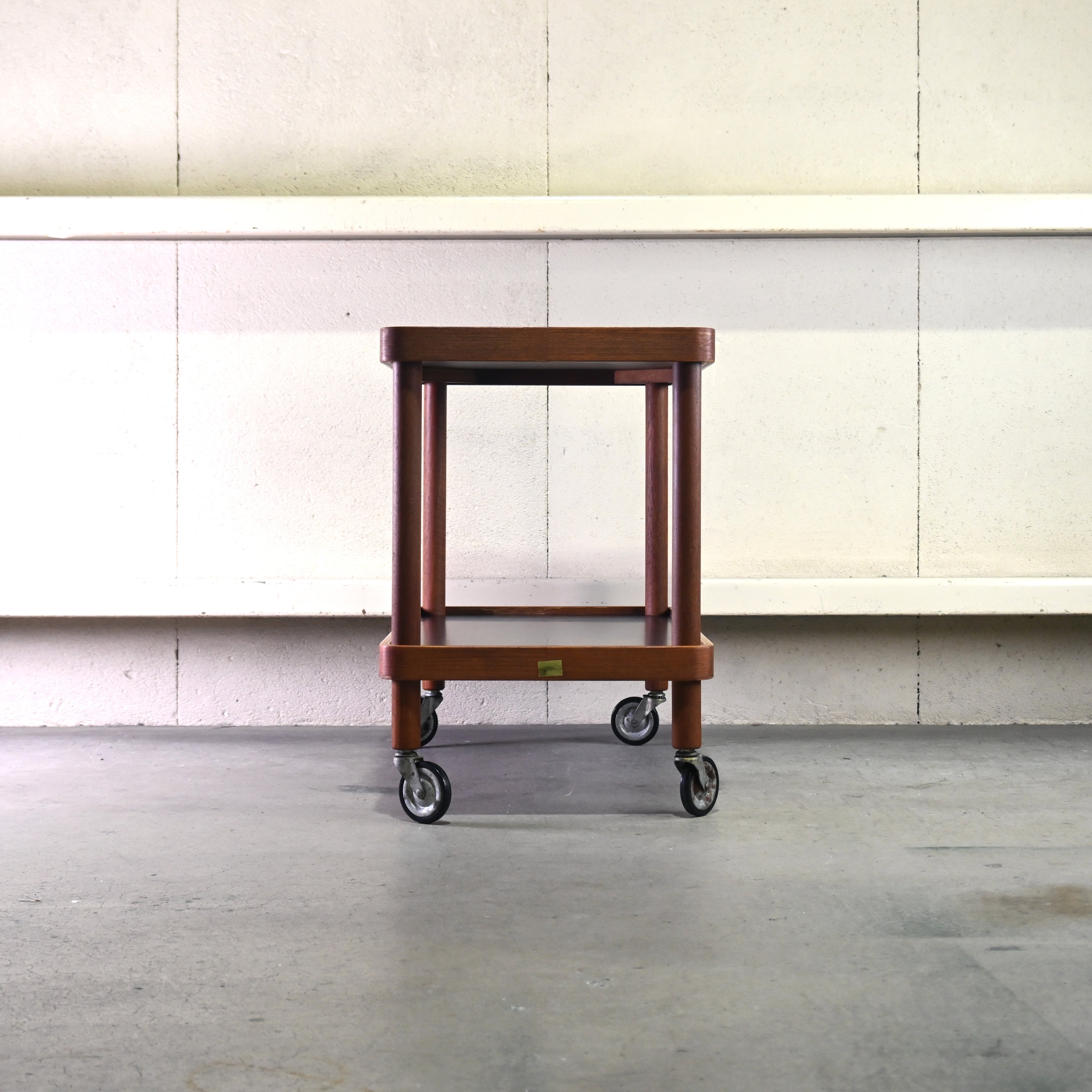 YAMAGUCHI × Isamu Kenmochi Teak plywood Black melamine Service wagon Japanese modern design Scandinavian design / 山口木材工芸 × 剣持勇 チーク材 プライウッド ブラックメラミン サービスワゴン ジャパニーズモダンデザイン 北欧デザイン