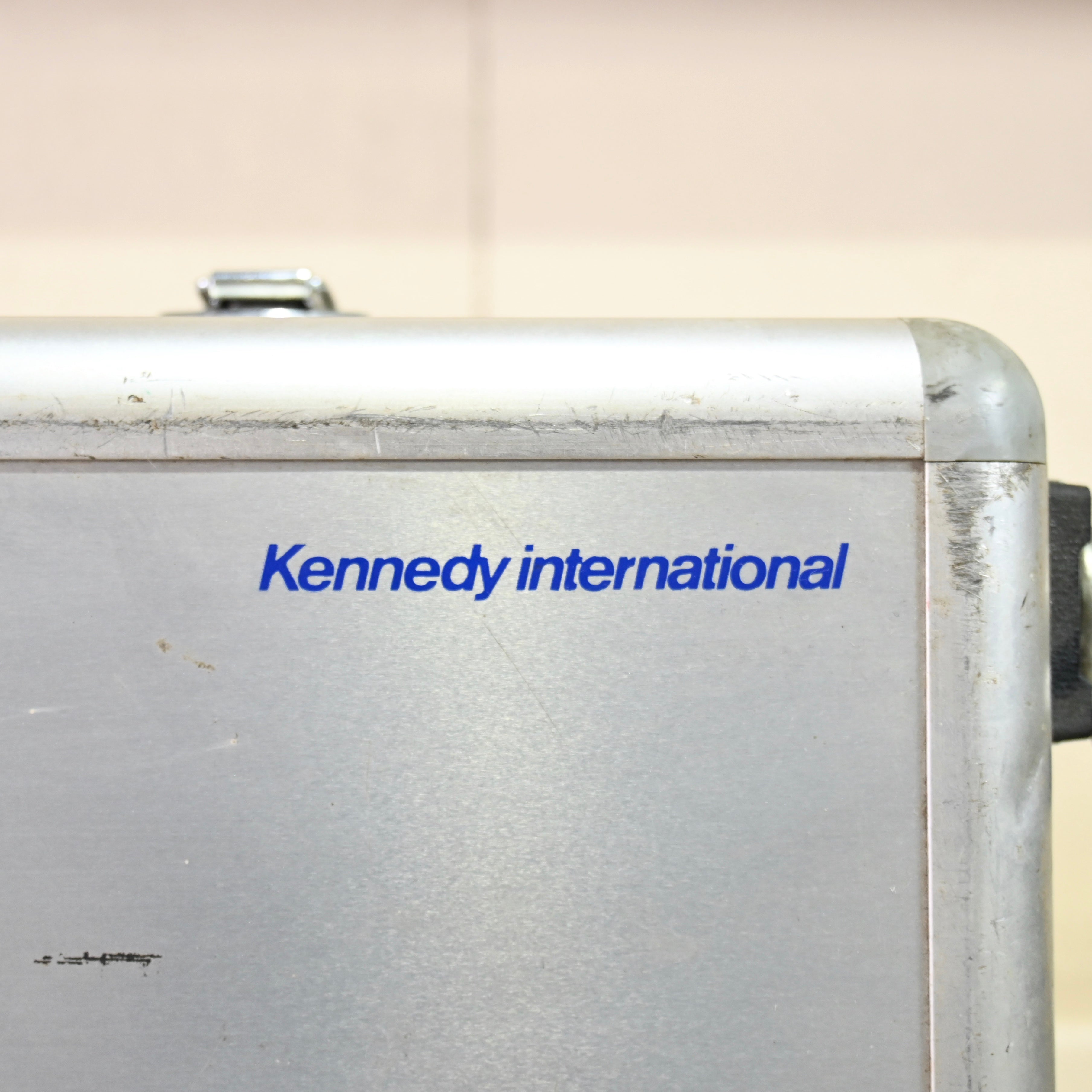 Kennedy international Aluminum trunk PAIR TRUNK TK-130 American vintage / ケネディ国際空港 アルミトランク 企業ロゴ アメリカヴィンテージ