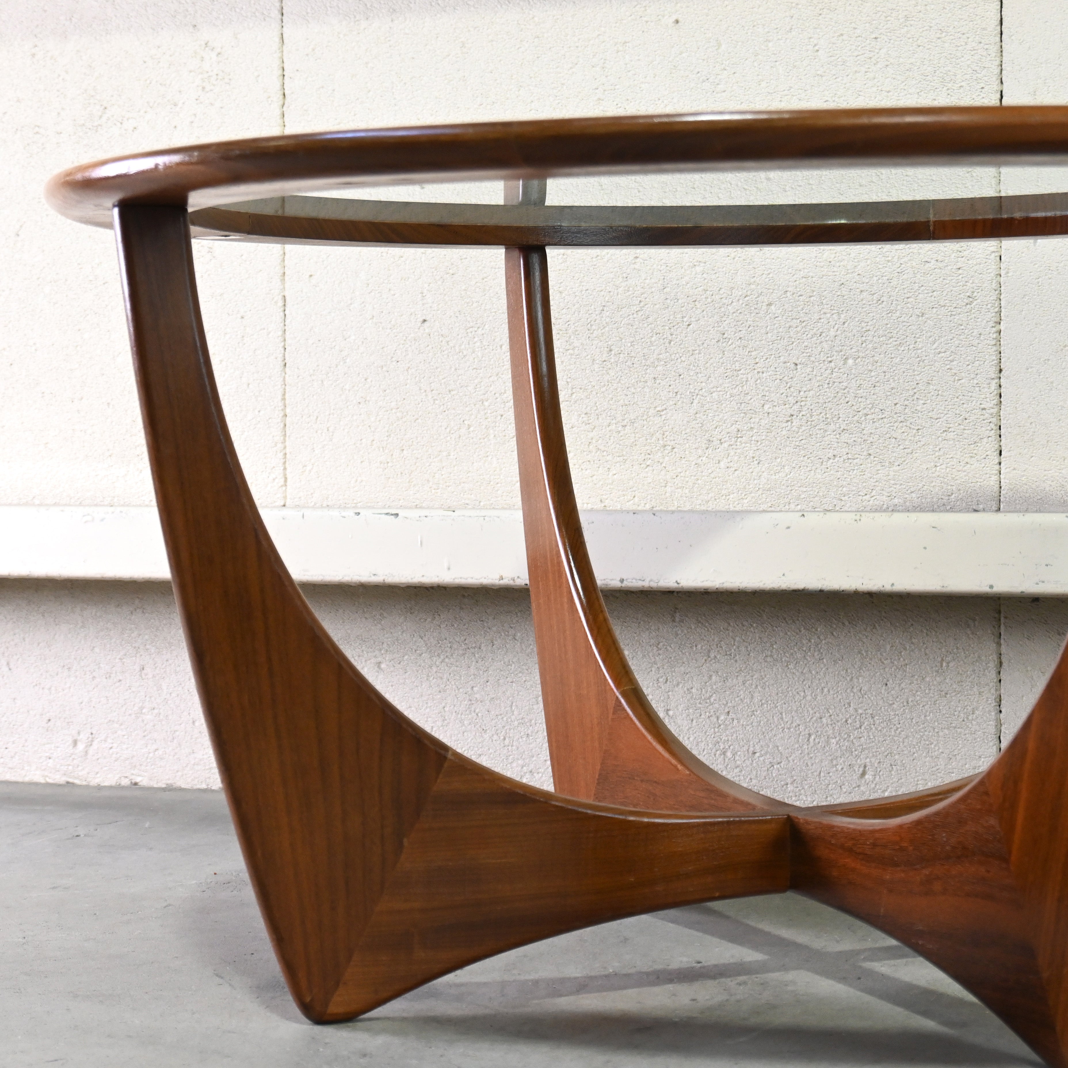 G-PLAN Fresco Astro Circular table Victor Bramwell Wilkins UK vintage Midcentury Scandinavian design / ジープラン フレスコ アストロ サーキュラーテーブル ビクター・ブラムウェル・ウィルキンス 英国ヴィンテージ ミッドセンチュリー 北欧デザイン