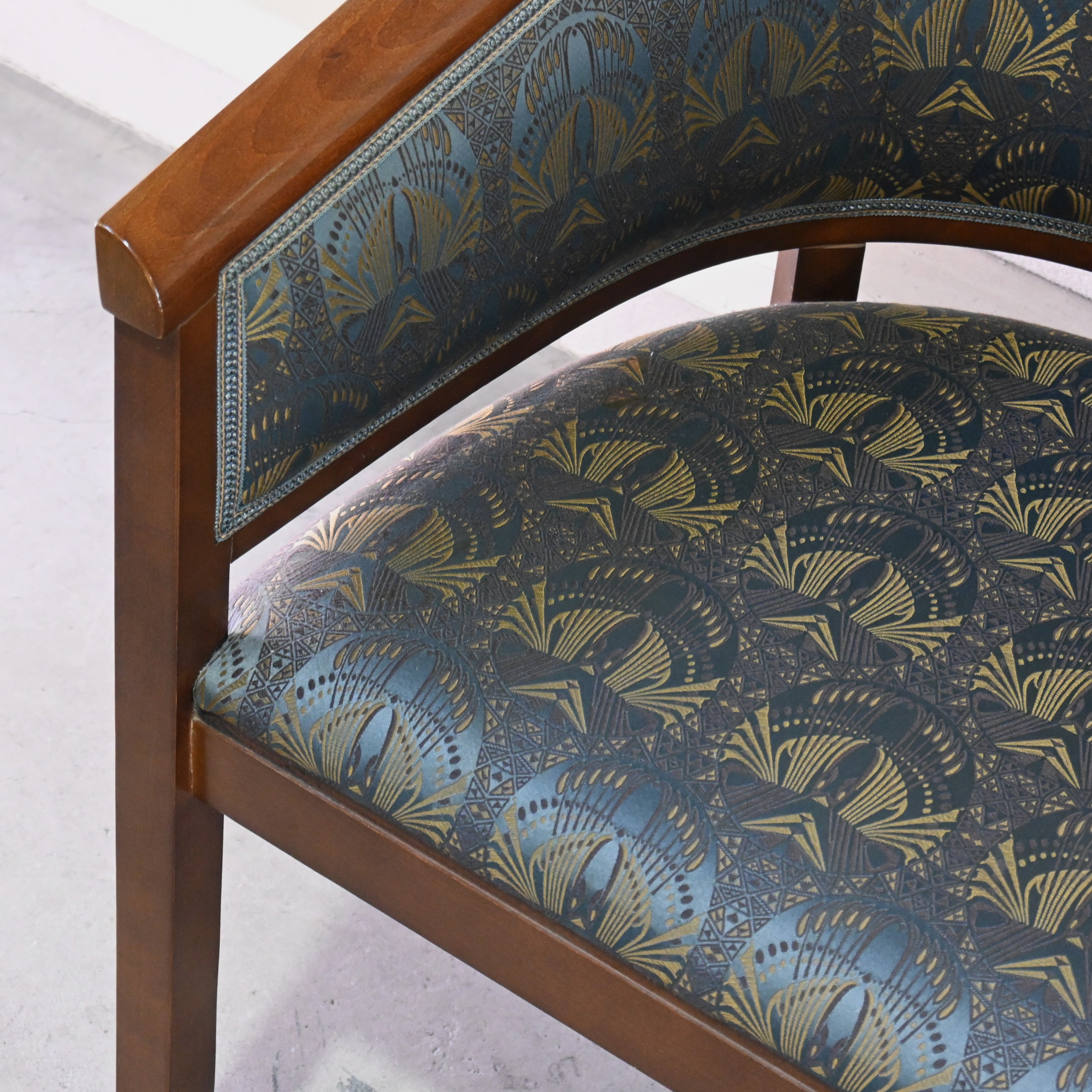 ZMG Radomsko Beech wood arm chair Made in Poland European classical style / ZMG ラドムスコ ブナ材 アームチェア ポーランド製 ヨーロピアンクラシカルスタイル