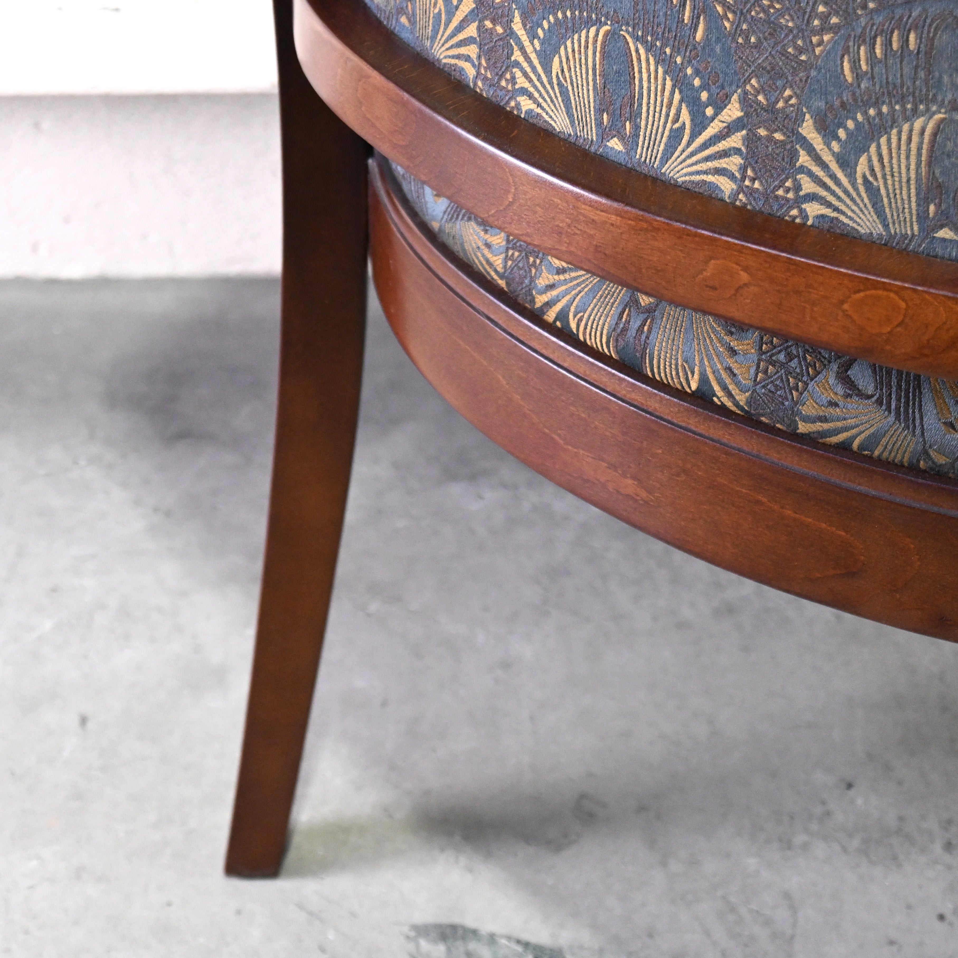 ZMG Radomsko Beech wood arm chair Made in Poland European classical style / ZMG ラドムスコ ブナ材 アームチェア ポーランド製 ヨーロピアンクラシカルスタイル