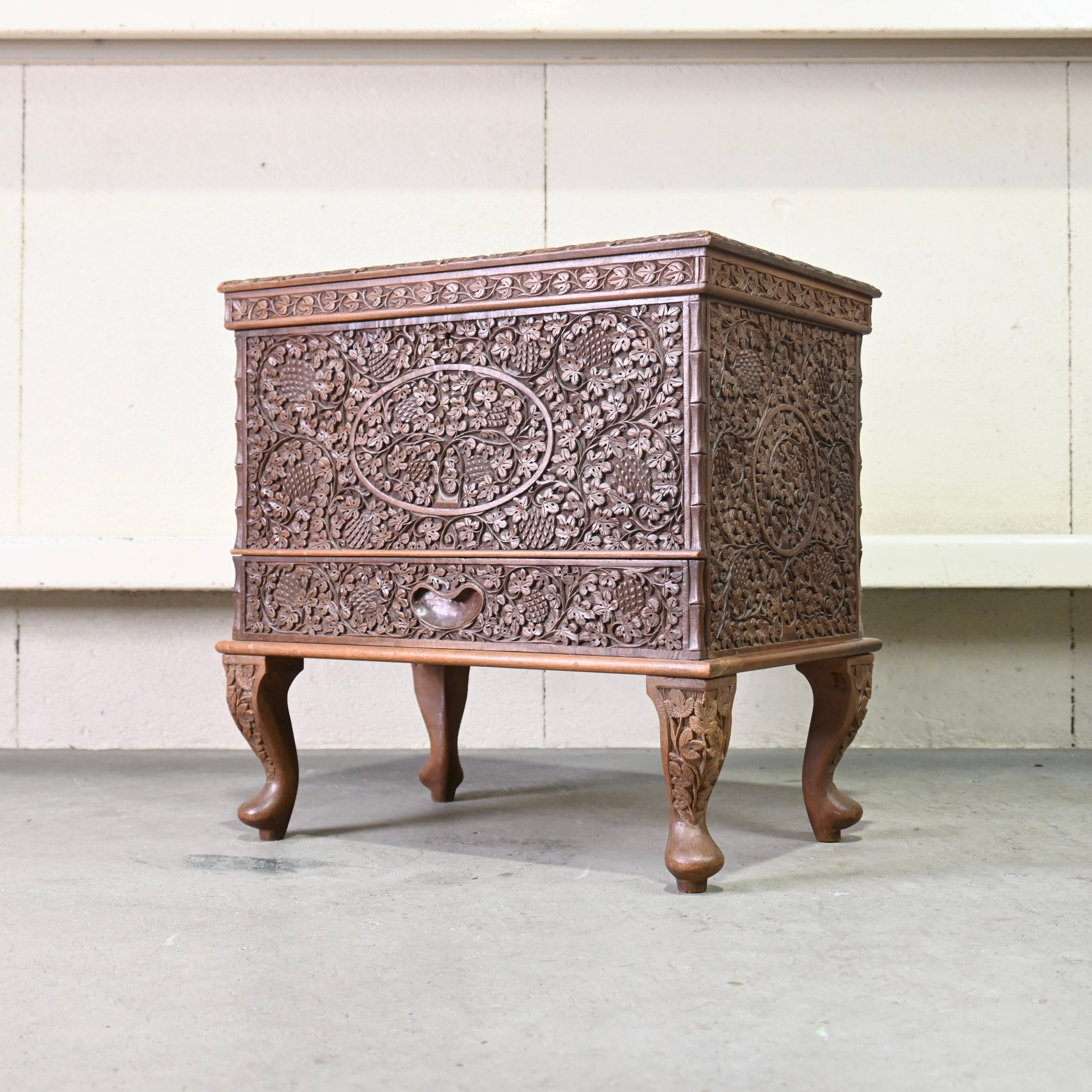 Asian furniture Wood carving Treasure box Small cabinet / アジアン家具 彫刻 トレジャーボックス スモールキャビネット