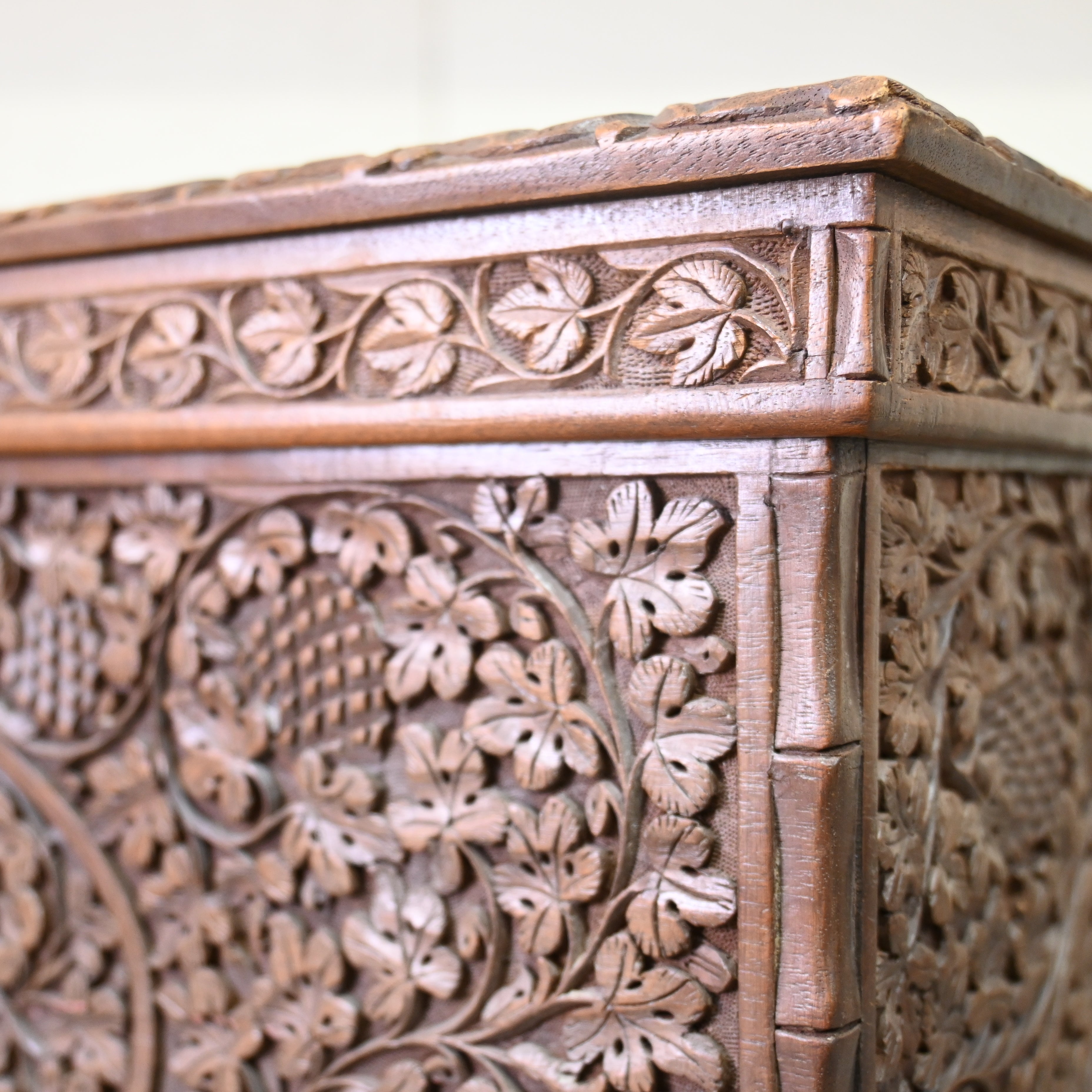 Asian furniture Wood carving Treasure box Small cabinet / アジアン家具 彫刻 トレジャーボックス スモールキャビネット