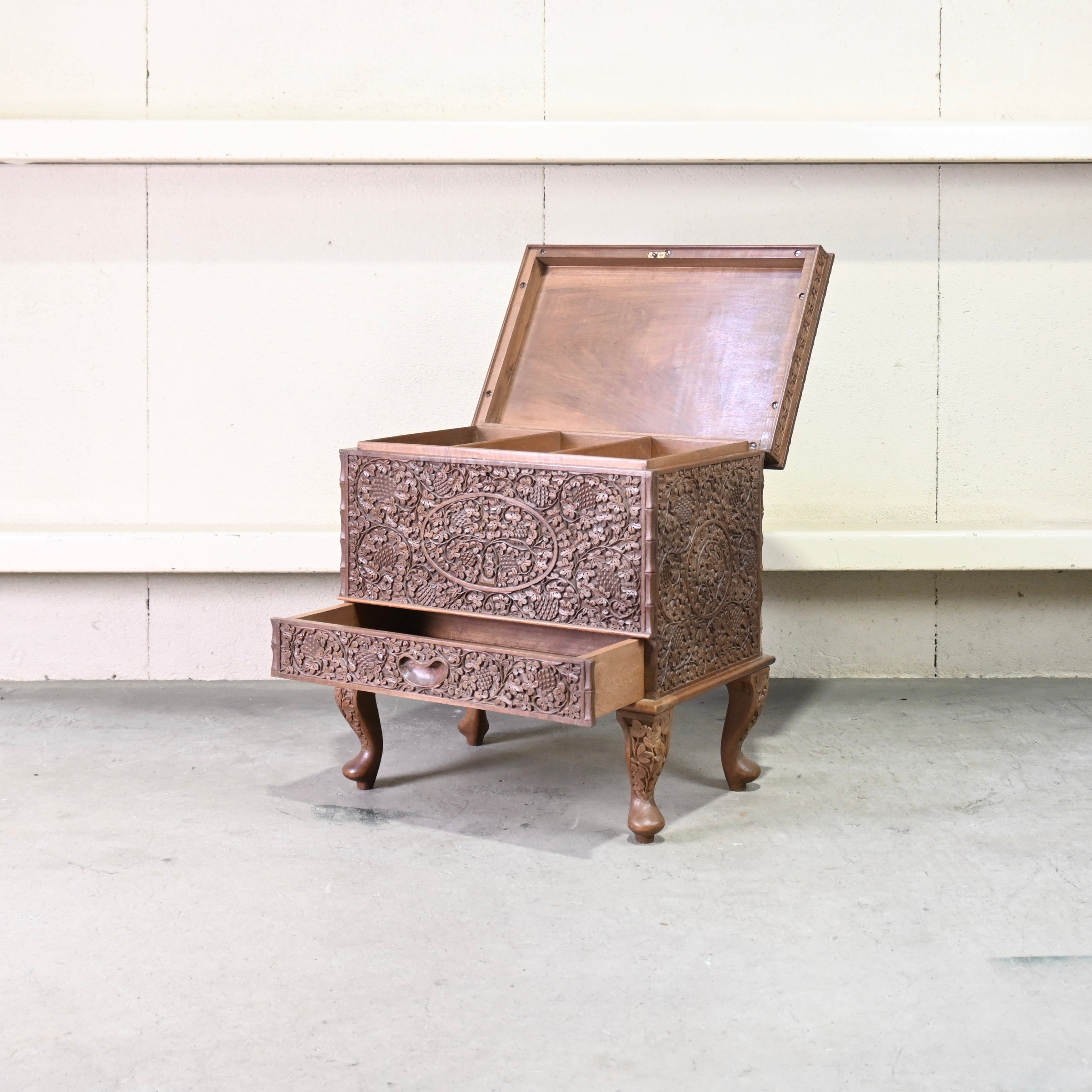 Asian furniture Wood carving Treasure box Small cabinet / アジアン家具 彫刻 トレジャーボックス スモールキャビネット