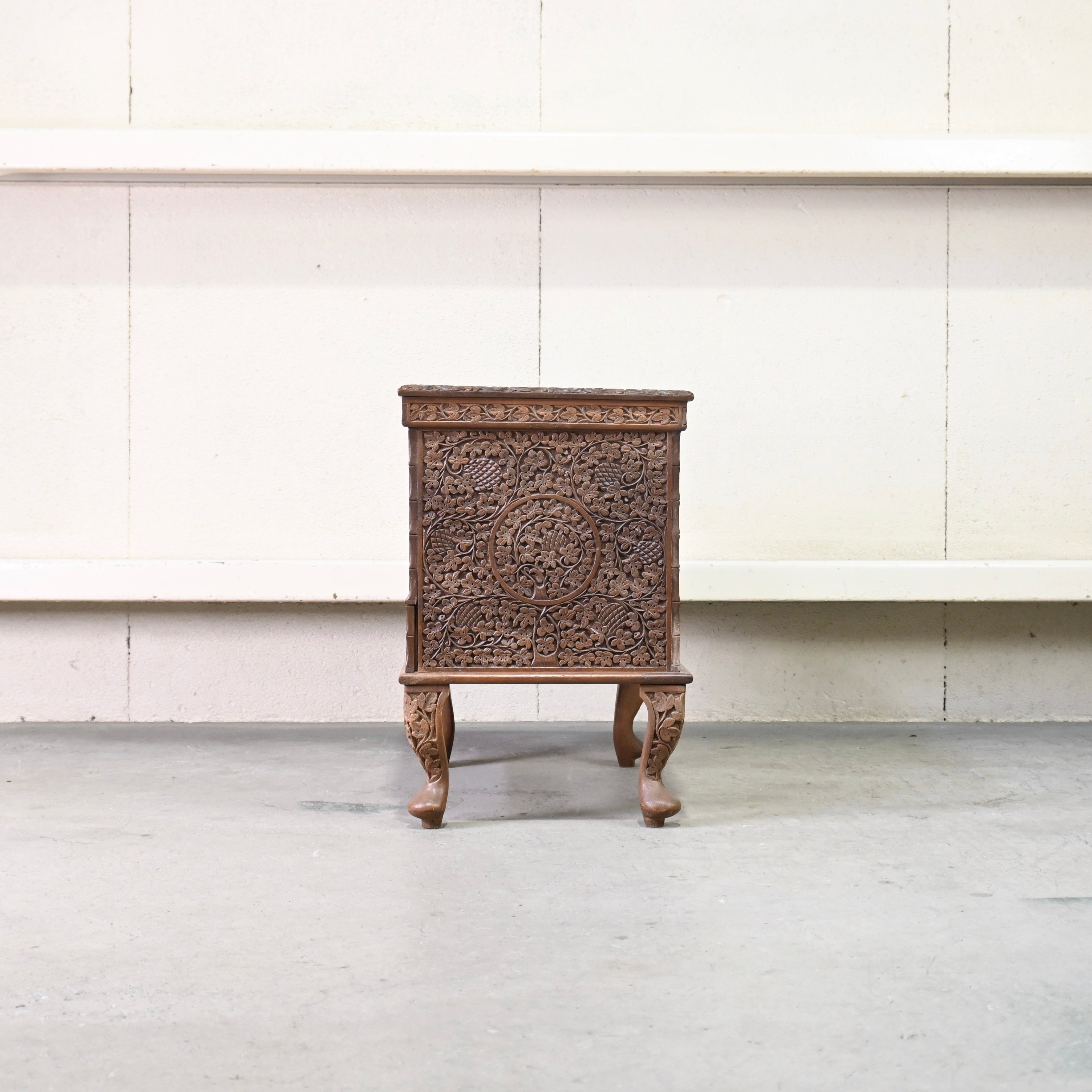 Asian furniture Wood carving Treasure box Small cabinet / アジアン家具 彫刻 トレジャーボックス スモールキャビネット