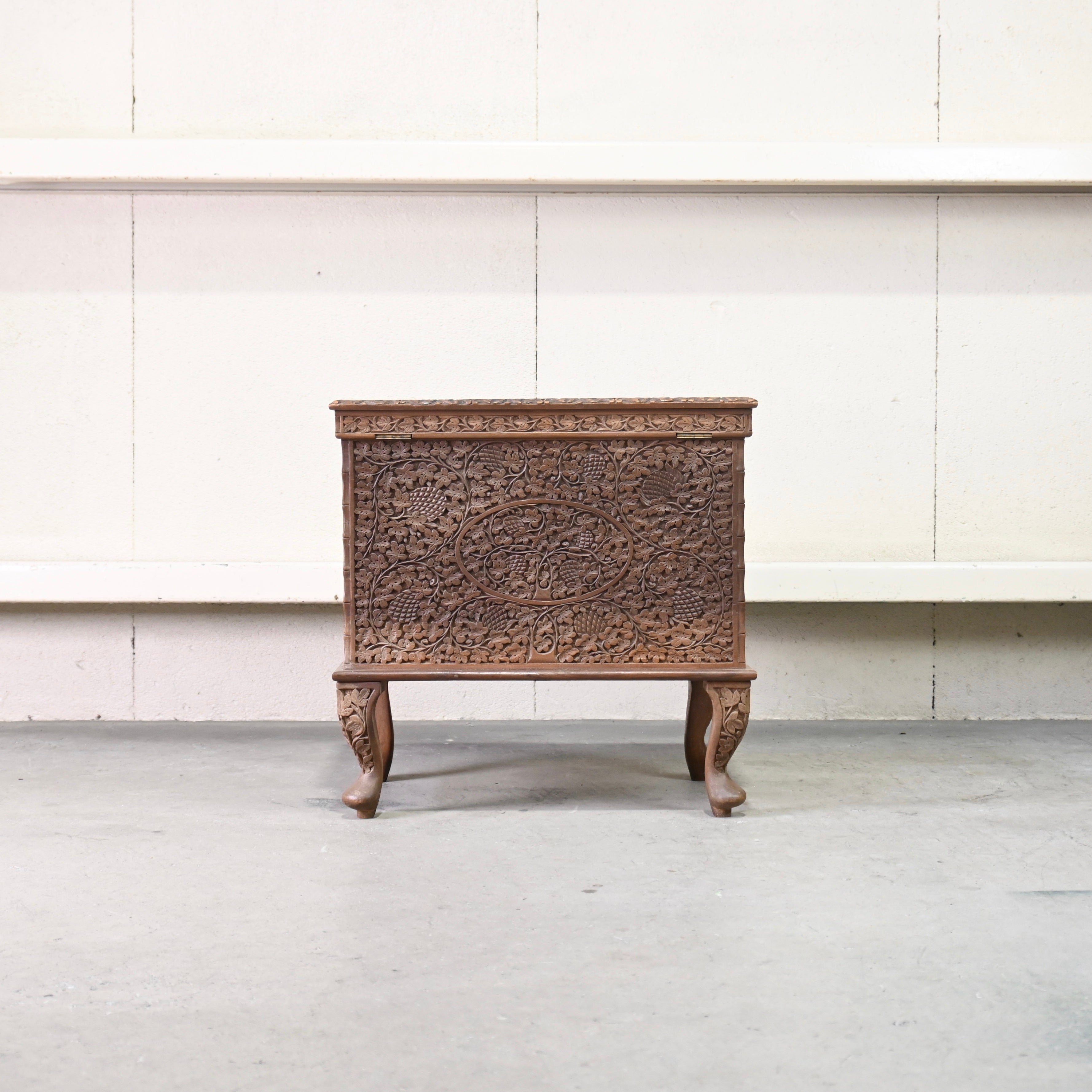 Asian furniture Wood carving Treasure box Small cabinet / アジアン家具 彫刻 トレジャーボックス スモールキャビネット