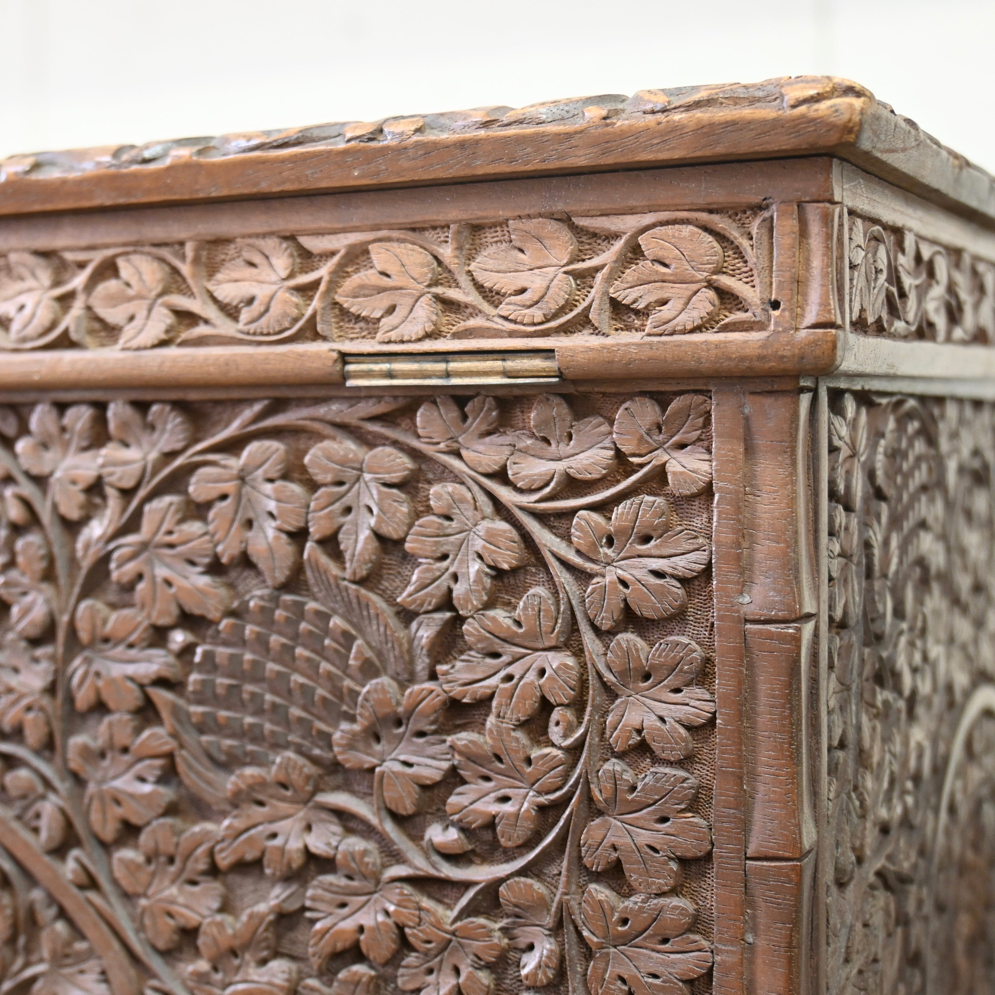 Asian furniture Wood carving Treasure box Small cabinet / アジアン家具 彫刻 トレジャーボックス スモールキャビネット