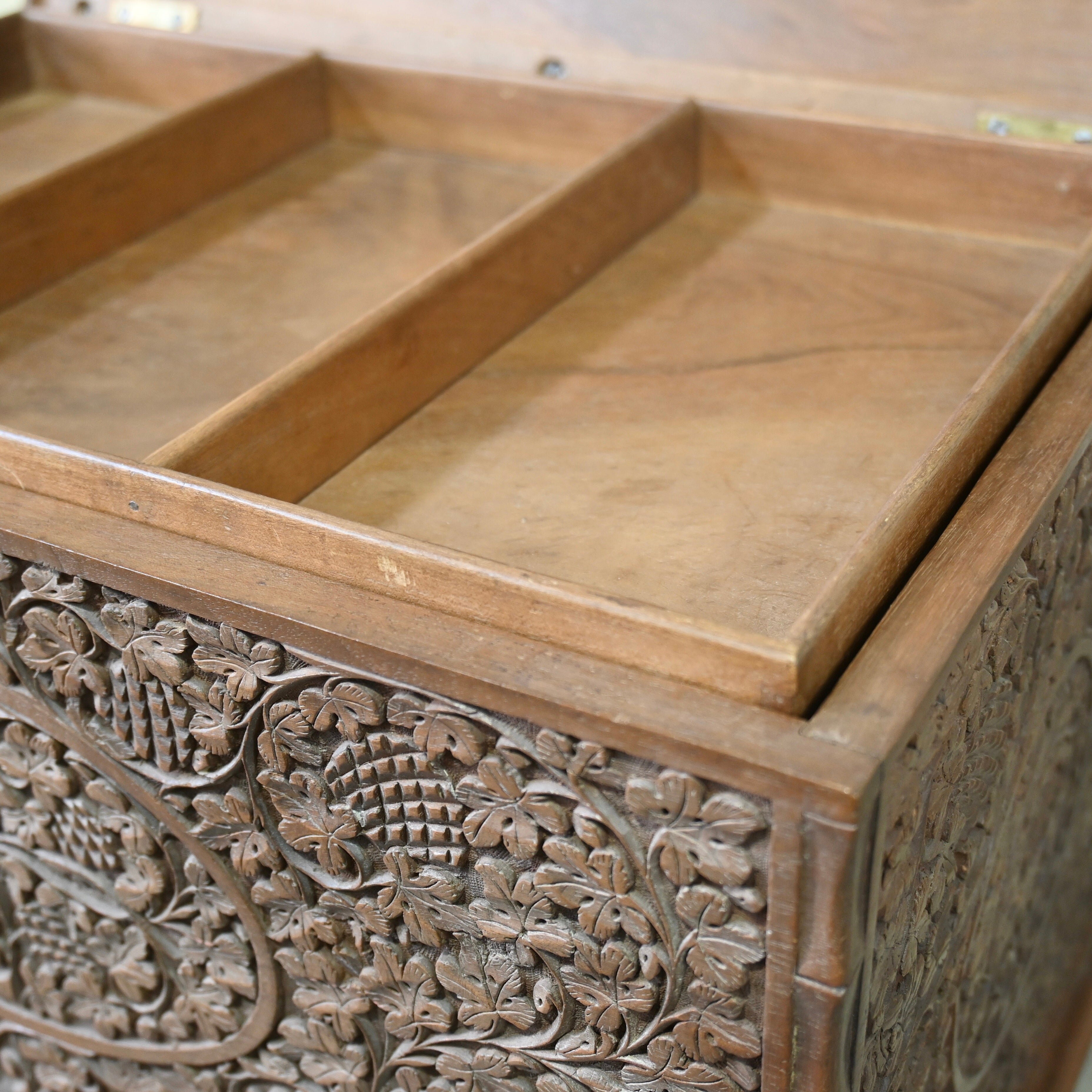 Asian furniture Wood carving Treasure box Small cabinet / アジアン家具 彫刻 トレジャーボックス スモールキャビネット