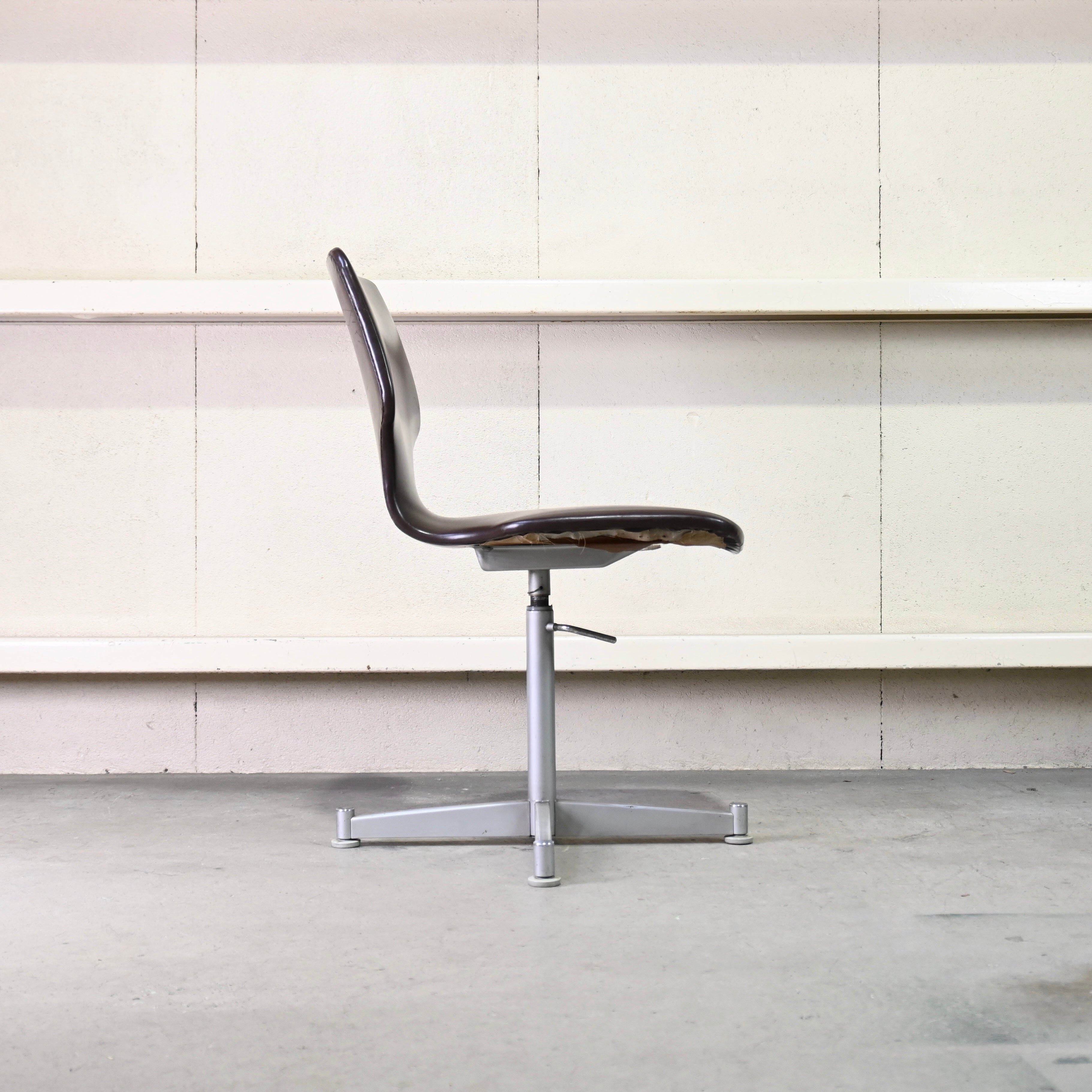 Nisso Hi - Mold Desk chair Brown Japanese modern / ニッソーハイモールド デスクチェア ブラウン ジャパニーズモダン