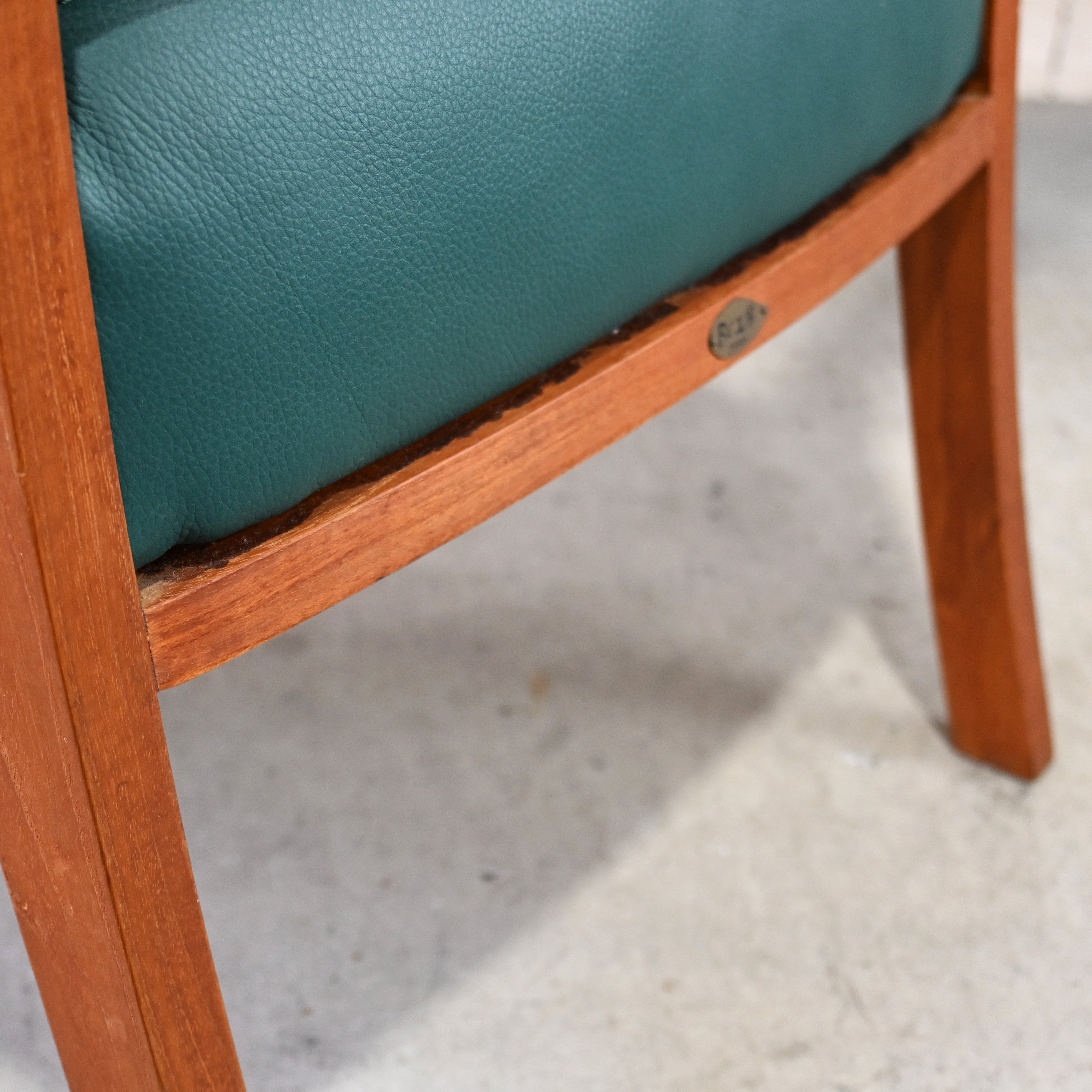 BC Kobo Teakwood × Leather Lounge chair Japanese modern Scandinavian design [A] Brick red [B] Green / BC工房 チーク材 × リアルレザー ラウンジチェア ジャパニーズモダン 北欧デザイン [A] ブリックレッド [B] グリーン