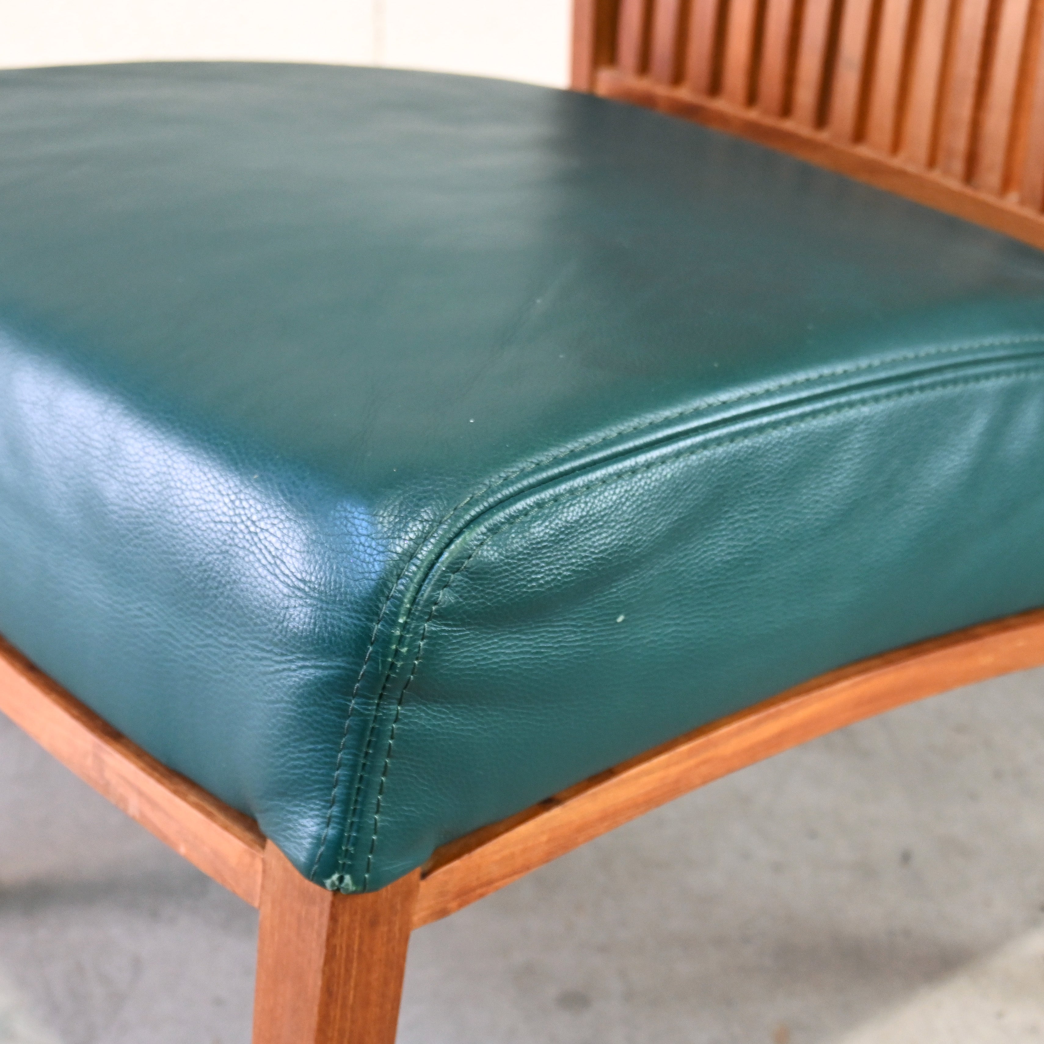 BC Kobo Teakwood × Leather Lounge chair Japanese modern Scandinavian design [A] Brick red [B] Green / BC工房 チーク材 × リアルレザー ラウンジチェア ジャパニーズモダン 北欧デザイン [A] ブリックレッド [B] グリーン