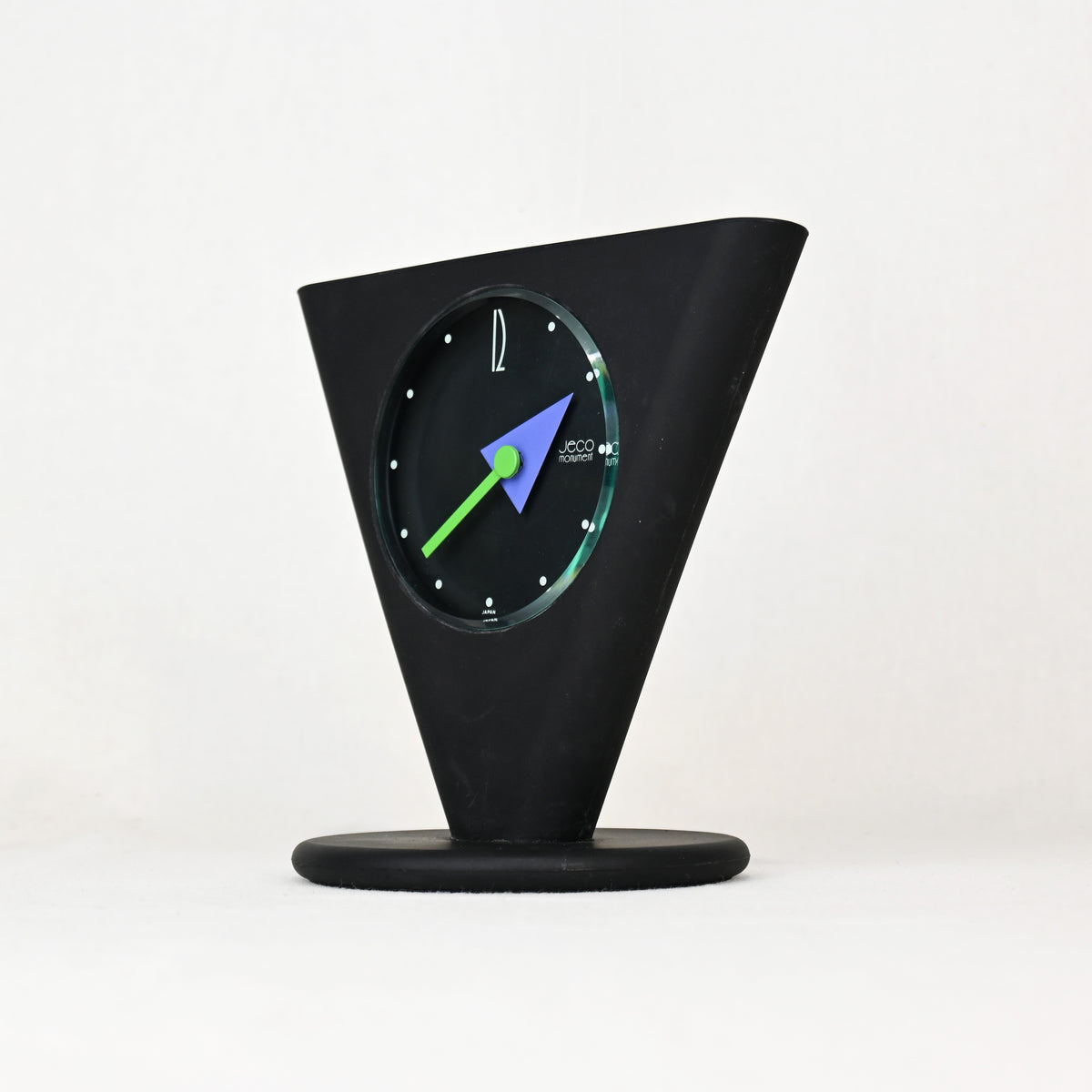 JECO Table clock Triangle body Retropop Postmodern Memphis style 
