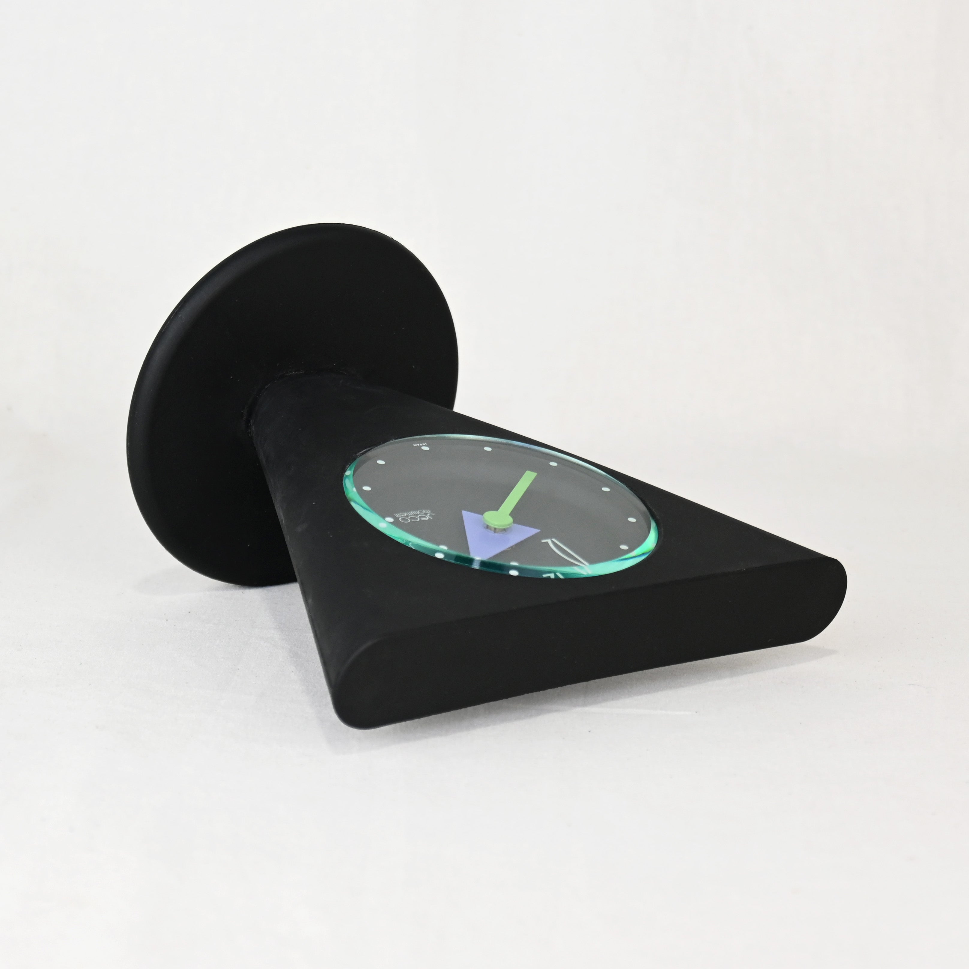 JECO Table clock Triangle body Retropop Postmodern Memphis style / ジェコー 置き時計 トライアングルボディ レトロポップ ポストモダン メンフィススタイル