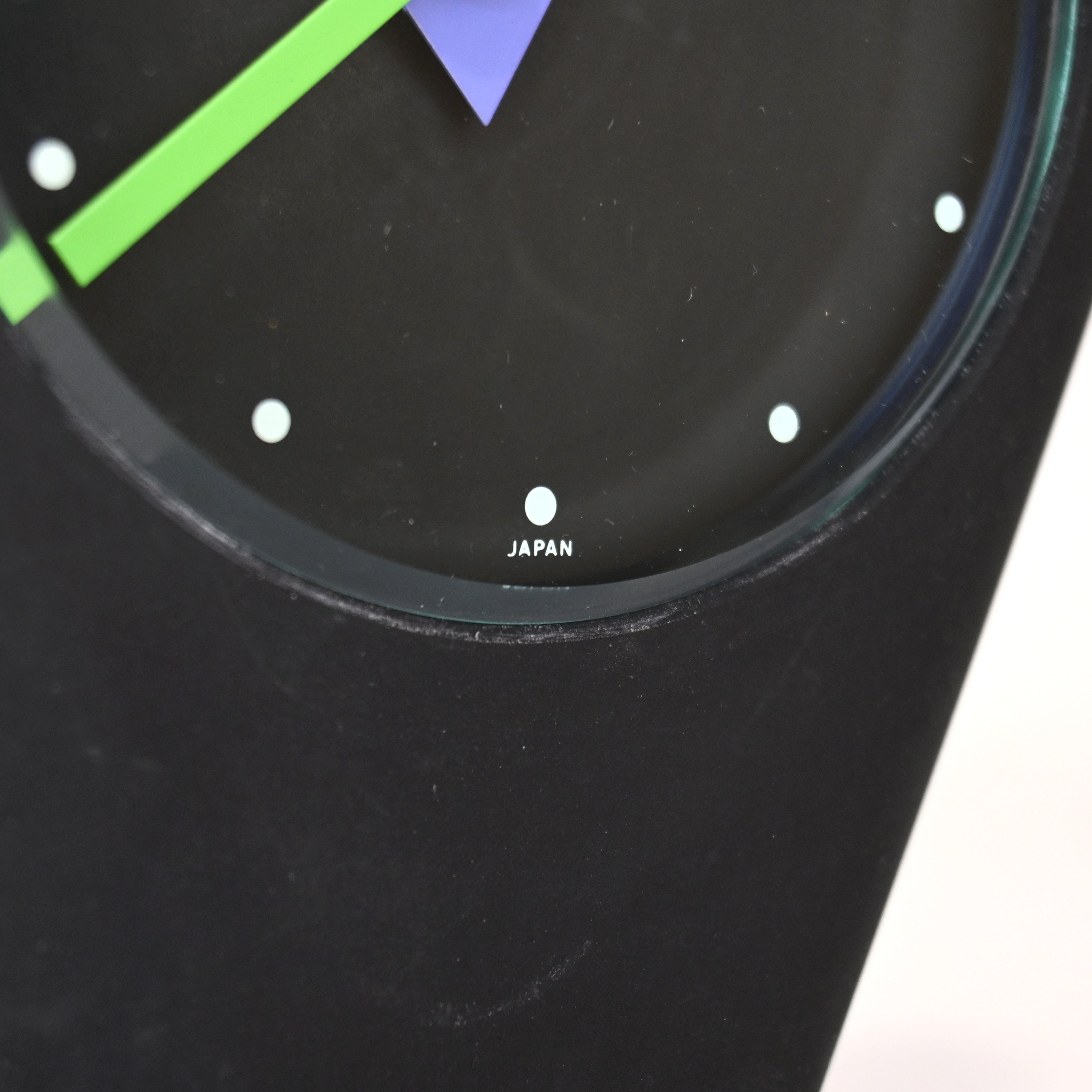 JECO Table clock Triangle body Retropop Postmodern Memphis style / ジェコー 置き時計 トライアングルボディ レトロポップ ポストモダン メンフィススタイル