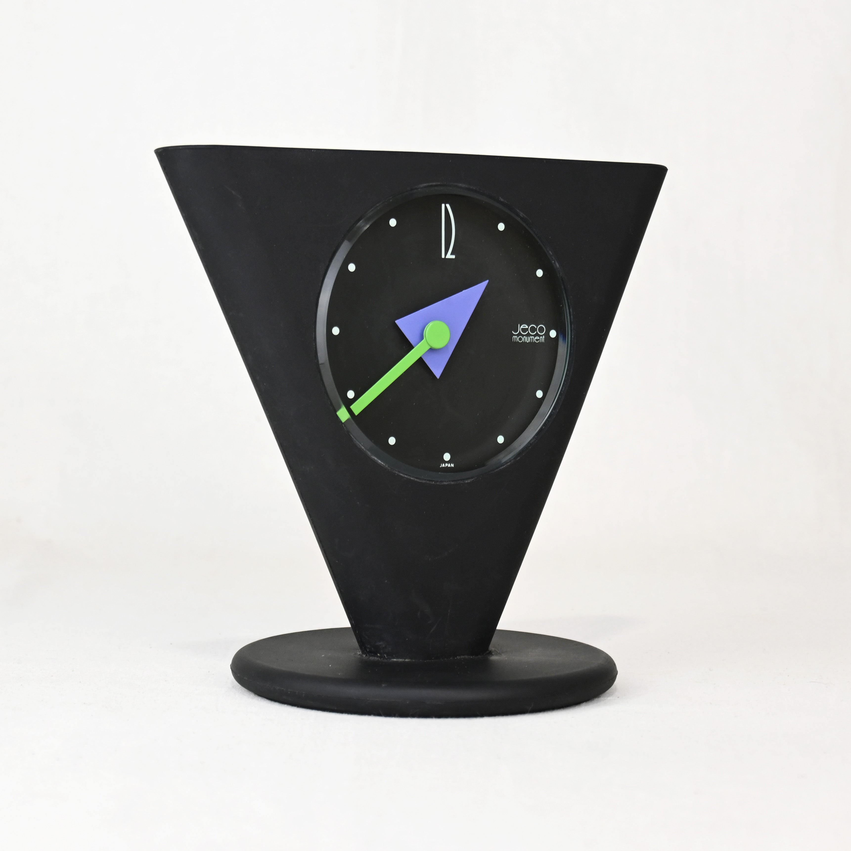 JECO Table clock Triangle body Retropop Postmodern Memphis style / ジェコー 置き時計 トライアングルボディ レトロポップ ポストモダン メンフィススタイル