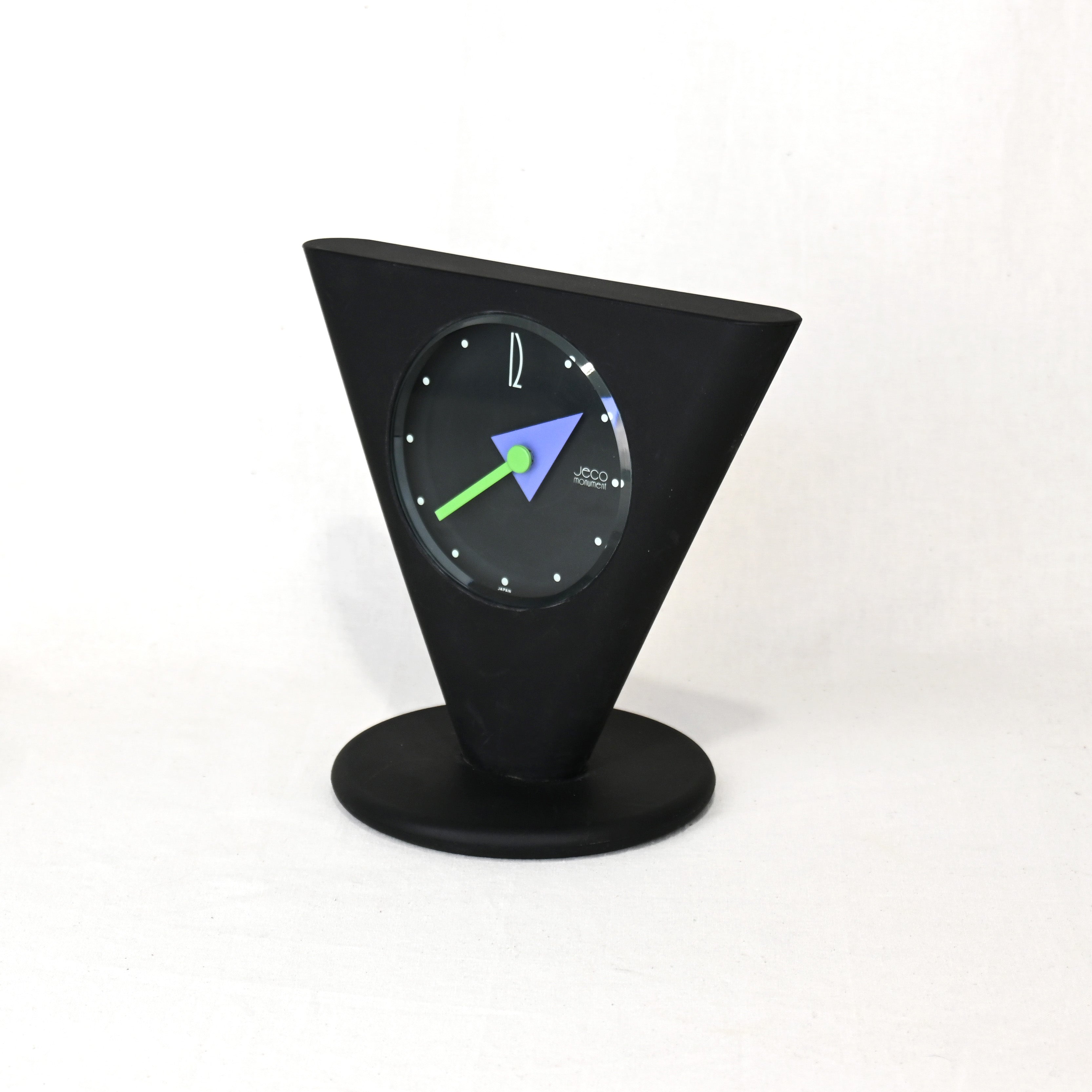 JECO Table clock Triangle body Retropop Postmodern Memphis style / ジェコー 置き時計 トライアングルボディ レトロポップ ポストモダン メンフィススタイル