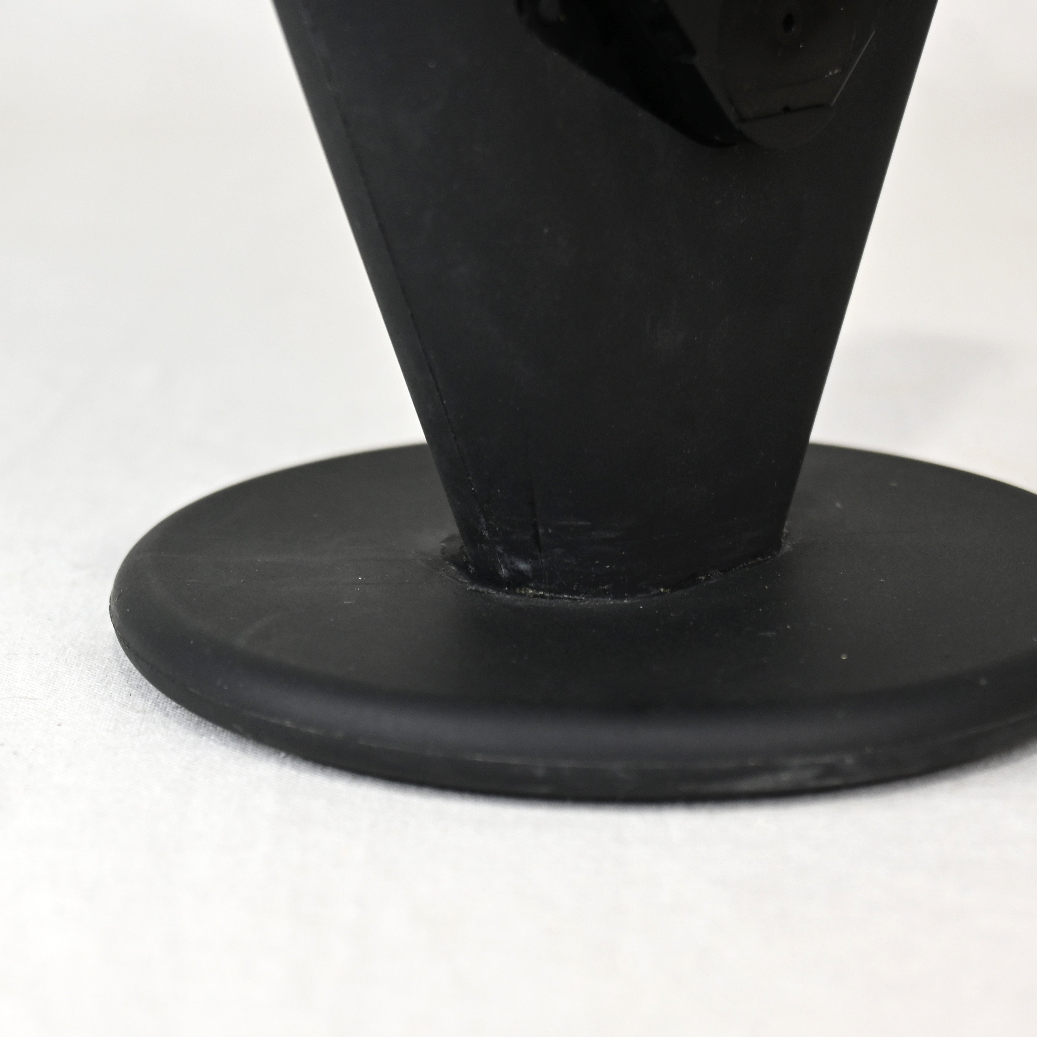 JECO Table clock Triangle body Retropop Postmodern Memphis style / ジェコー 置き時計 トライアングルボディ レトロポップ ポストモダン メンフィススタイル