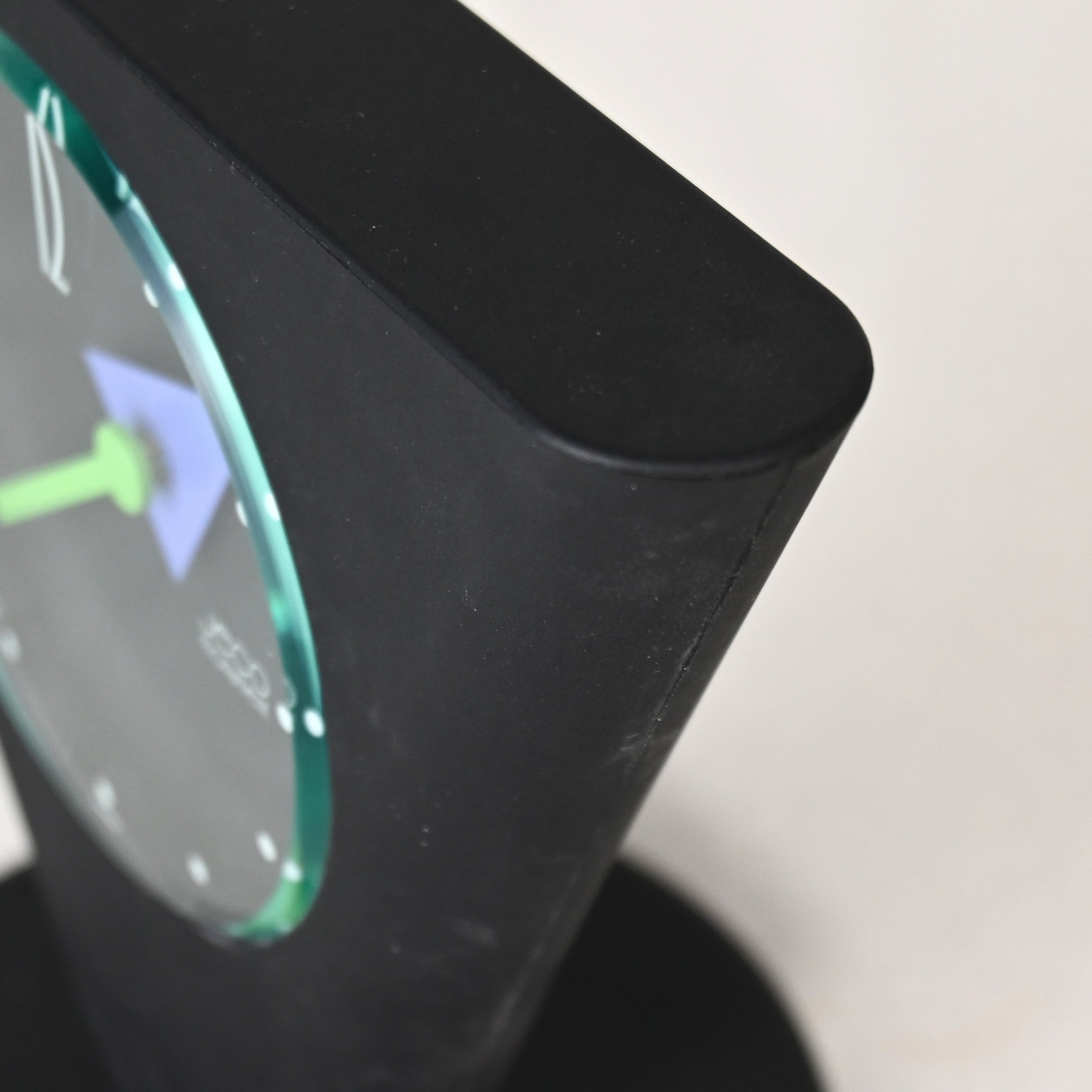 JECO Table clock Triangle body Retropop Postmodern Memphis style / ジェコー 置き時計 トライアングルボディ レトロポップ ポストモダン メンフィススタイル