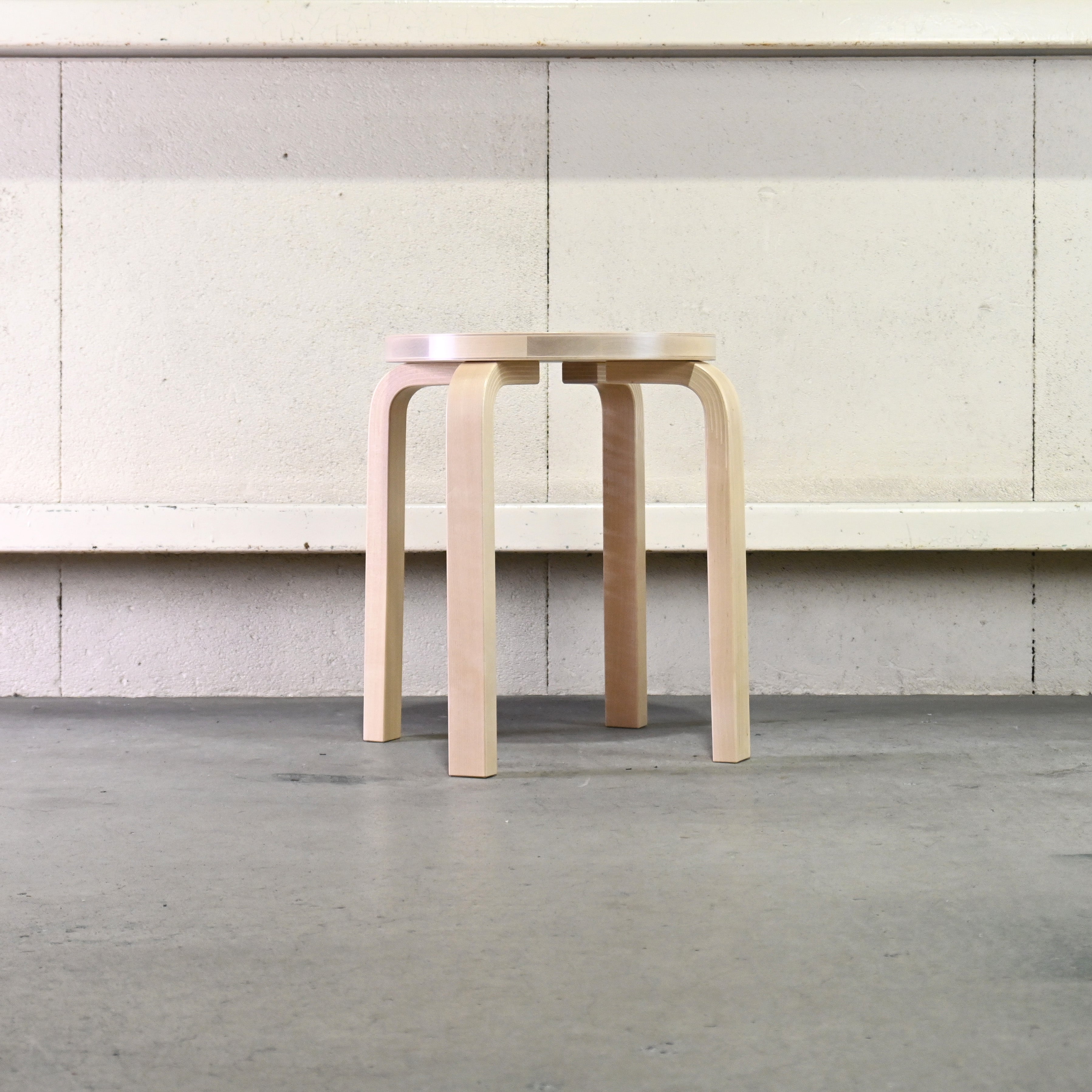 Artek Alvar Aalto Stool E60 Birch wood Natural lacquer 2025’s Scandinavian design / アルテック アルヴァ・アアルト スツールE60 バーチ材 ナチュラルラッカー 2025年出荷品 北欧デザイン