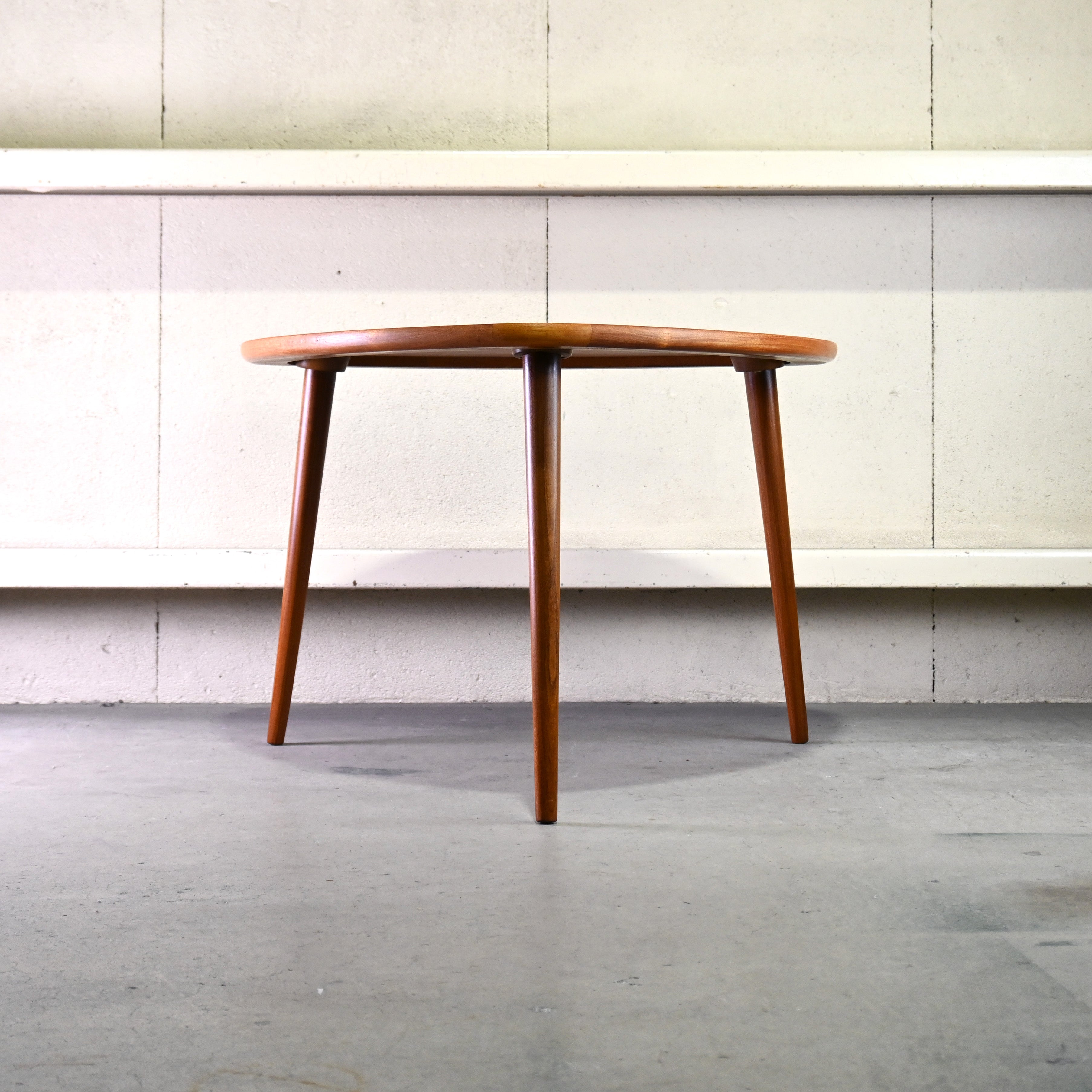 Teakwood Triangle top 3 Legs Coffee table Scandinavian vintage Modern design / チーク材 トライアングル天板 3本脚 コーヒーテーブル 北欧ヴィンテージ モダンデザイン