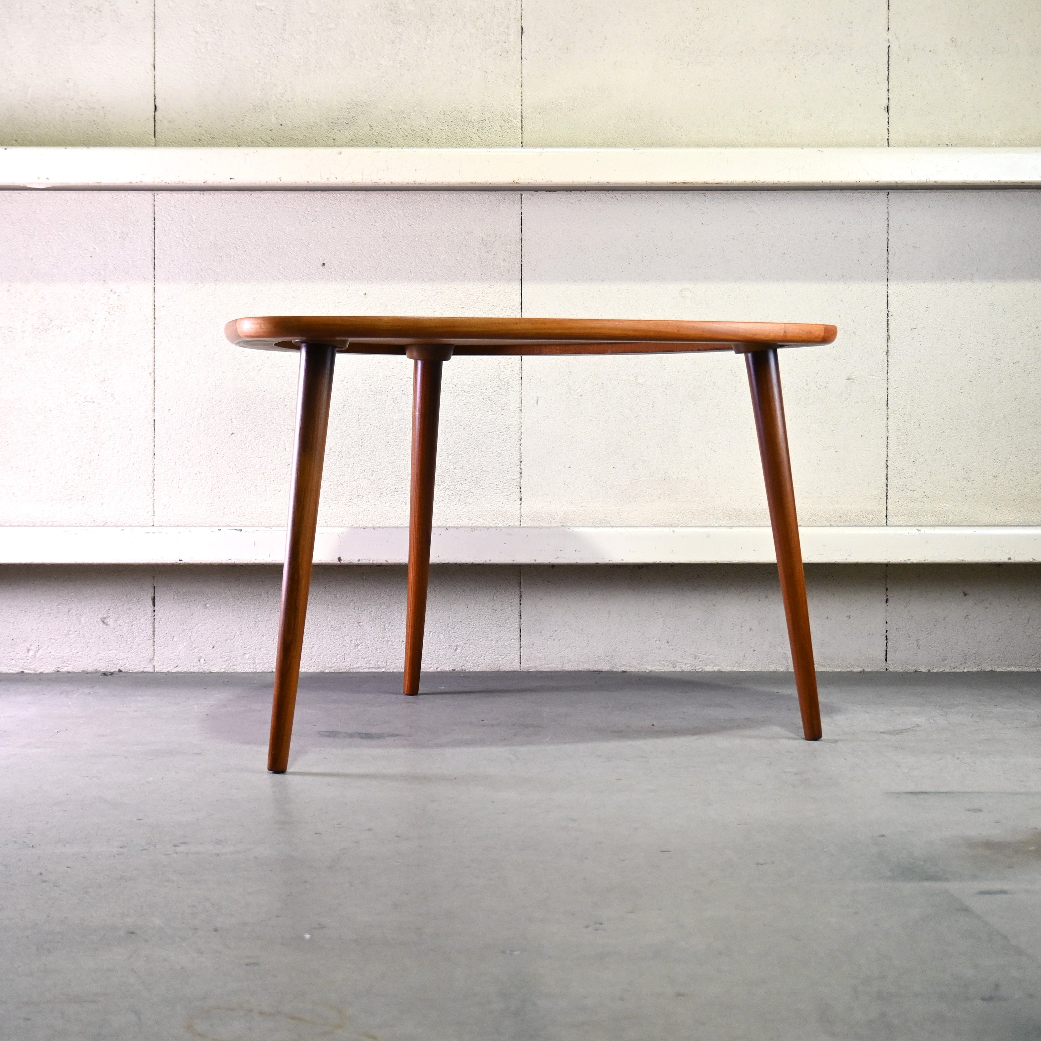 Teakwood Triangle top 3 Legs Coffee table Scandinavian vintage Modern design / チーク材 トライアングル天板 3本脚 コーヒーテーブル 北欧ヴィンテージ モダンデザイン