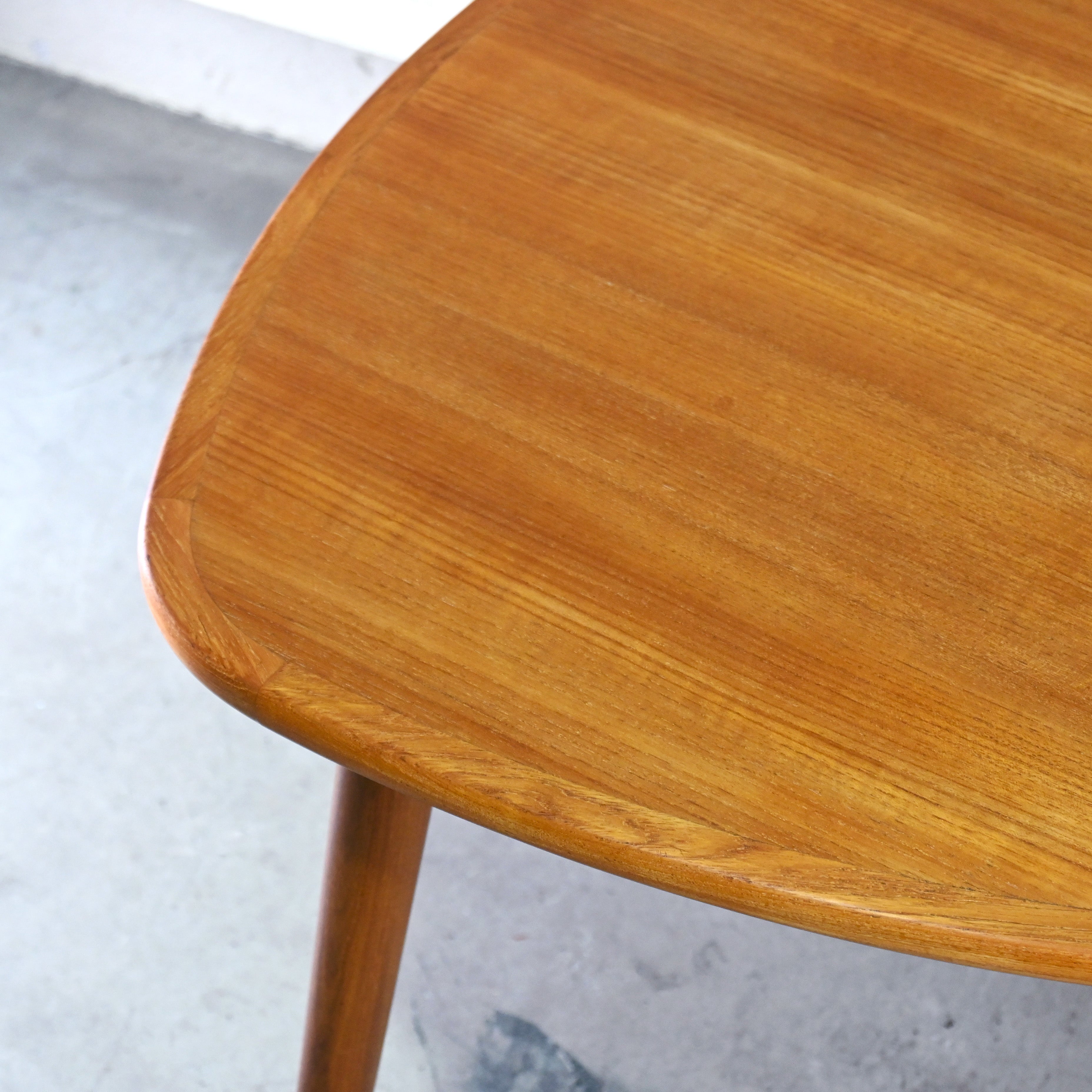 Teakwood Triangle top 3 Legs Coffee table Scandinavian vintage Modern design / チーク材 トライアングル天板 3本脚 コーヒーテーブル 北欧ヴィンテージ モダンデザイン
