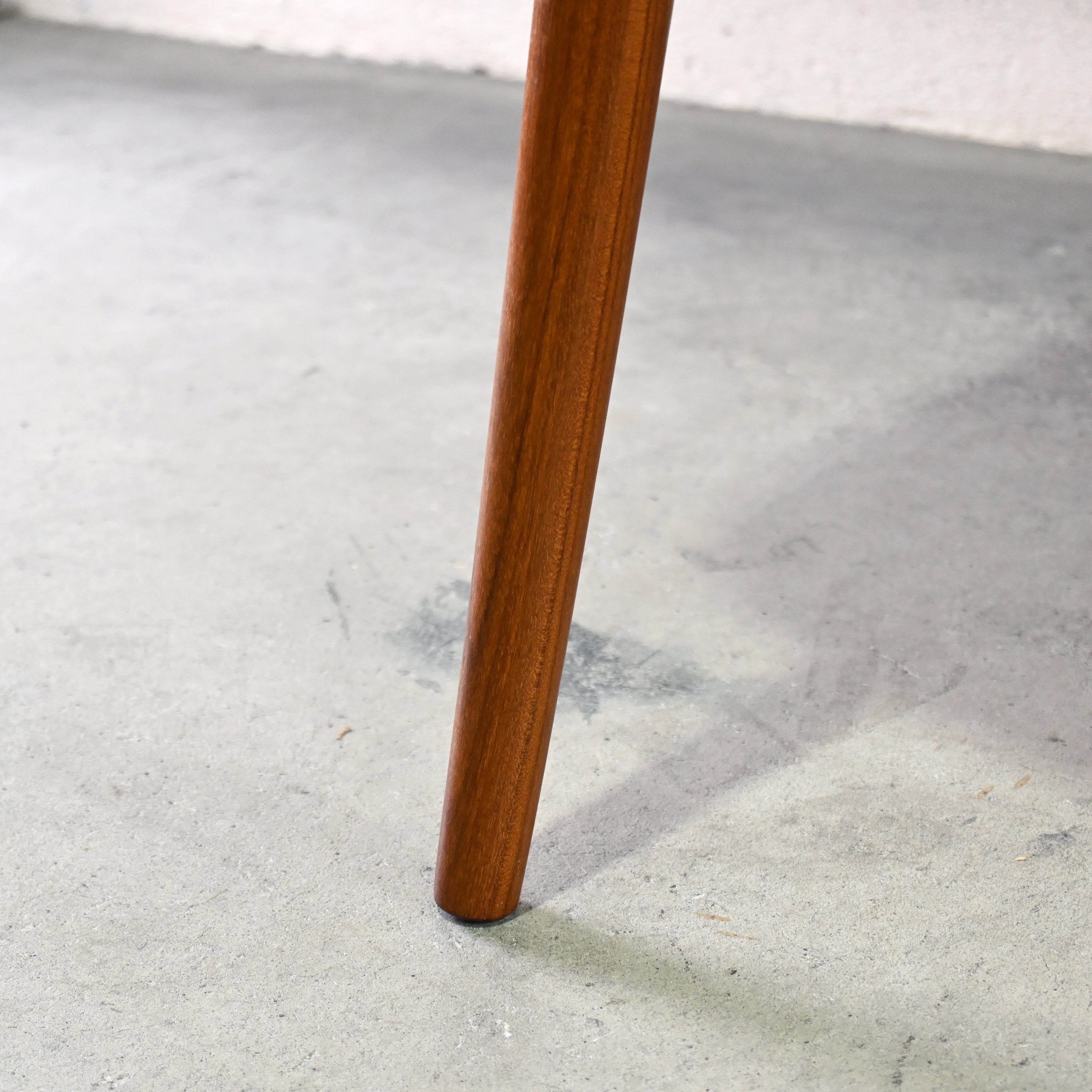 Teakwood Triangle top 3 Legs Coffee table Scandinavian vintage Modern design / チーク材 トライアングル天板 3本脚 コーヒーテーブル 北欧ヴィンテージ モダンデザイン