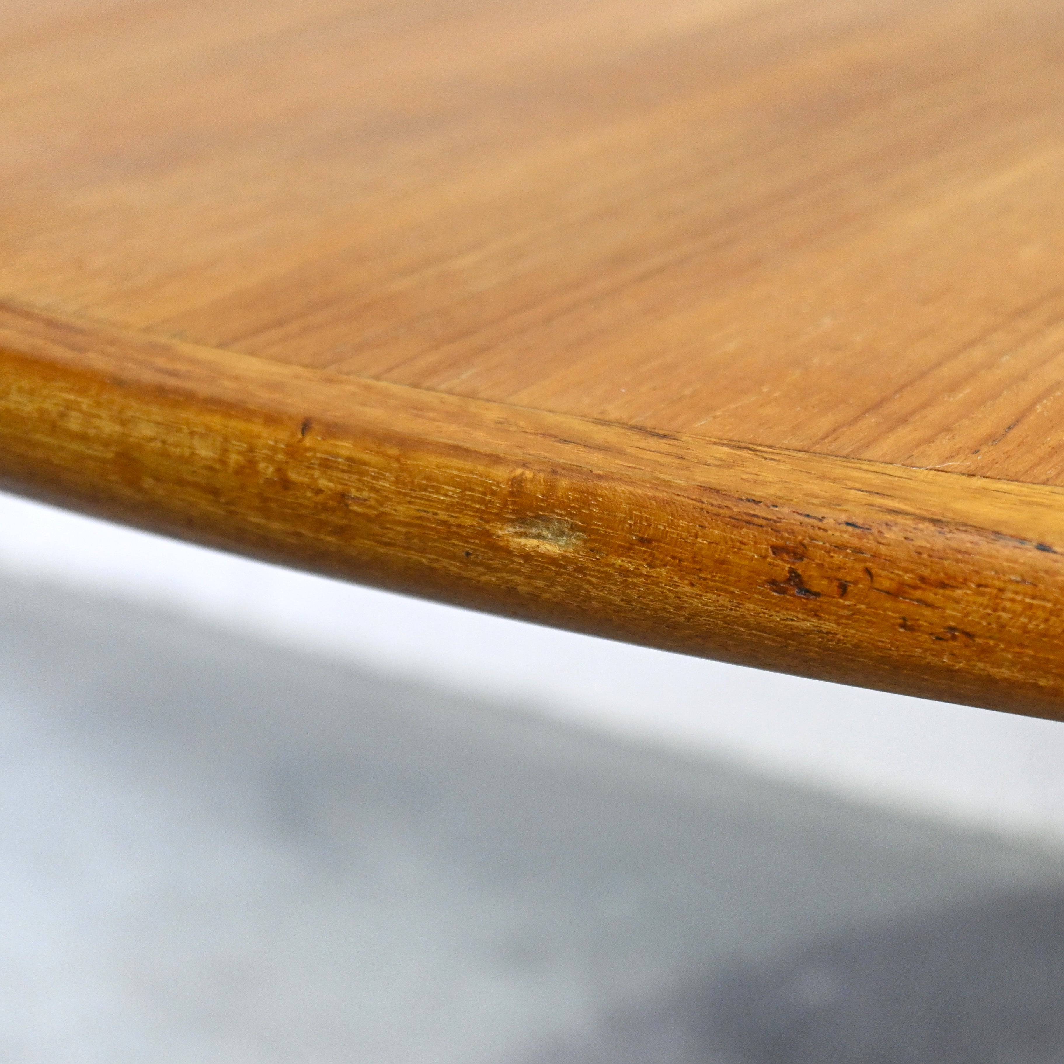Teakwood Triangle top 3 Legs Coffee table Scandinavian vintage Modern design / チーク材 トライアングル天板 3本脚 コーヒーテーブル 北欧ヴィンテージ モダンデザイン