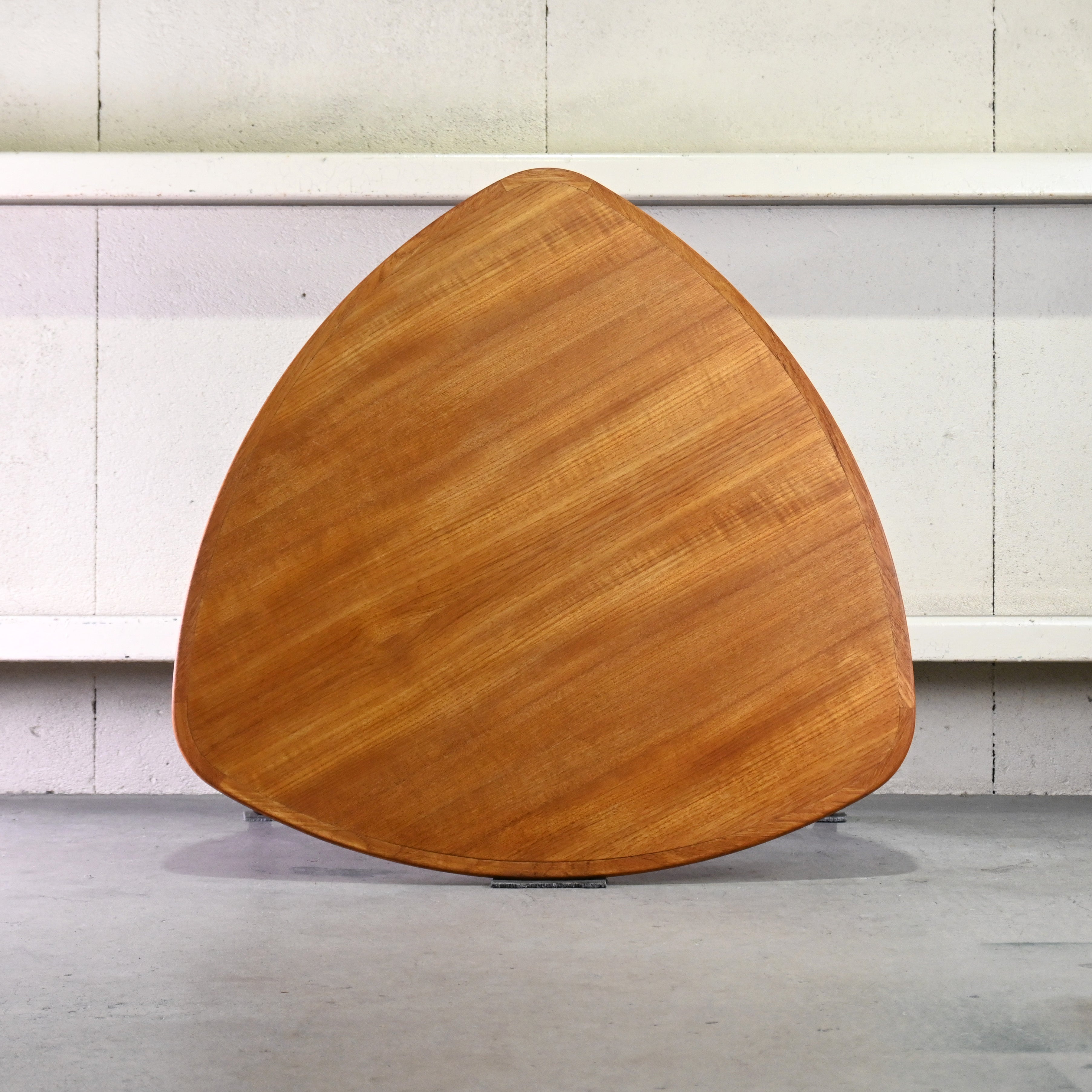 Teakwood Triangle top 3 Legs Coffee table Scandinavian vintage Modern design / チーク材 トライアングル天板 3本脚 コーヒーテーブル 北欧ヴィンテージ モダンデザイン