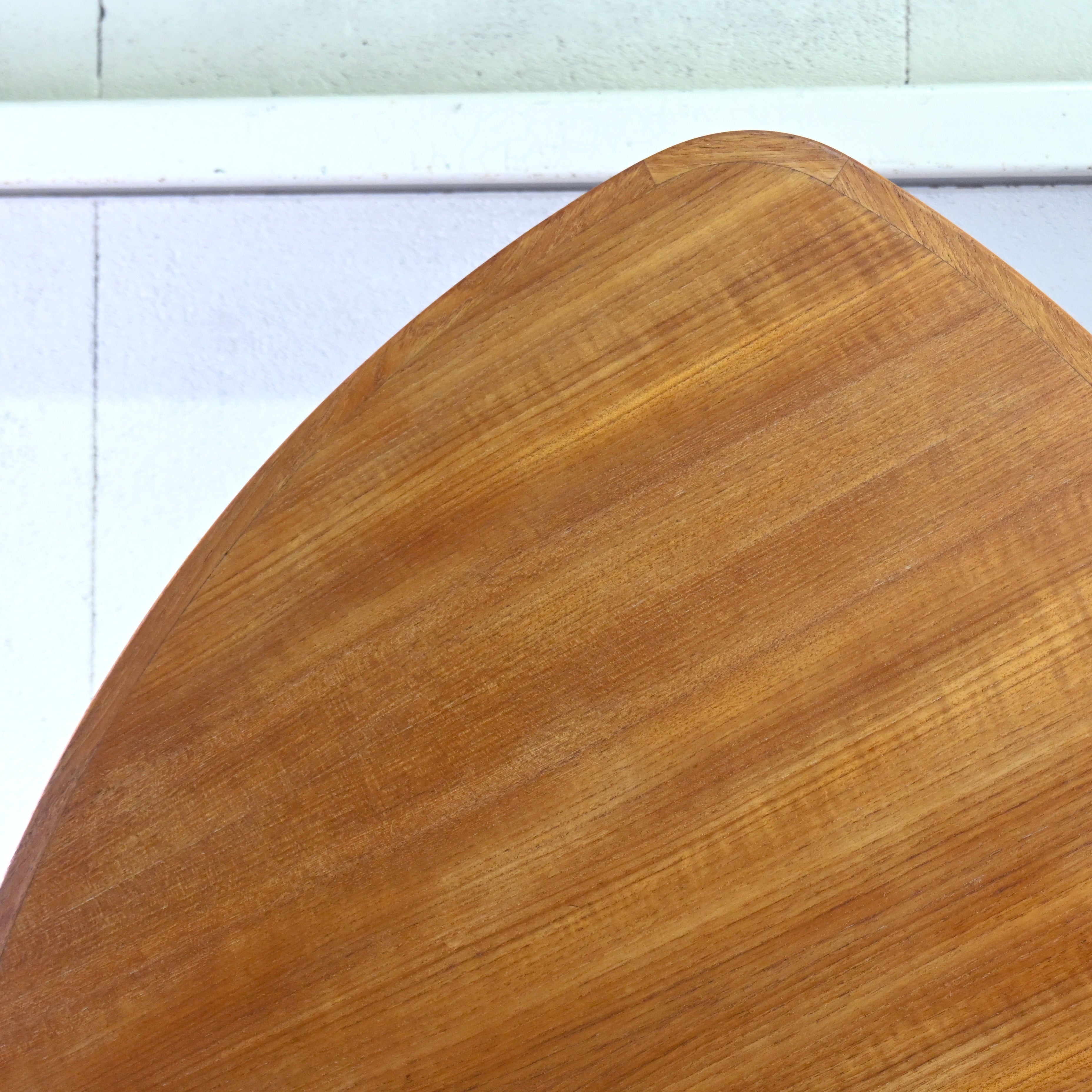 Teakwood Triangle top 3 Legs Coffee table Scandinavian vintage Modern design / チーク材 トライアングル天板 3本脚 コーヒーテーブル 北欧ヴィンテージ モダンデザイン