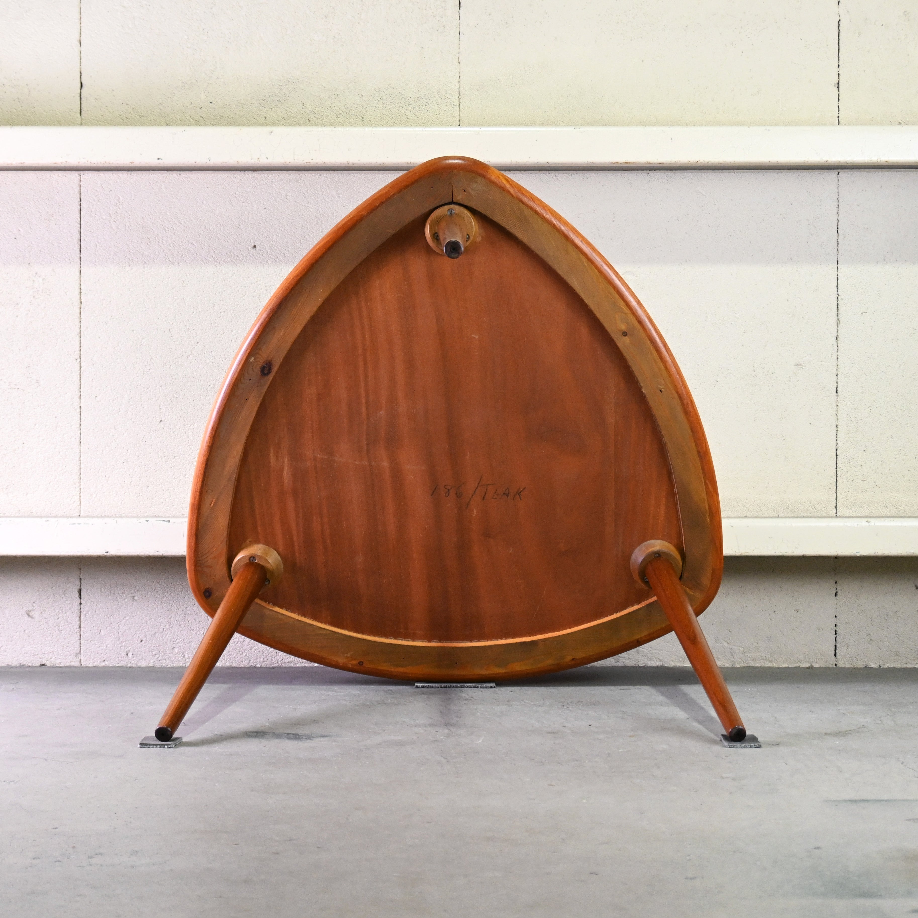 Teakwood Triangle top 3 Legs Coffee table Scandinavian vintage Modern design / チーク材 トライアングル天板 3本脚 コーヒーテーブル 北欧ヴィンテージ モダンデザイン