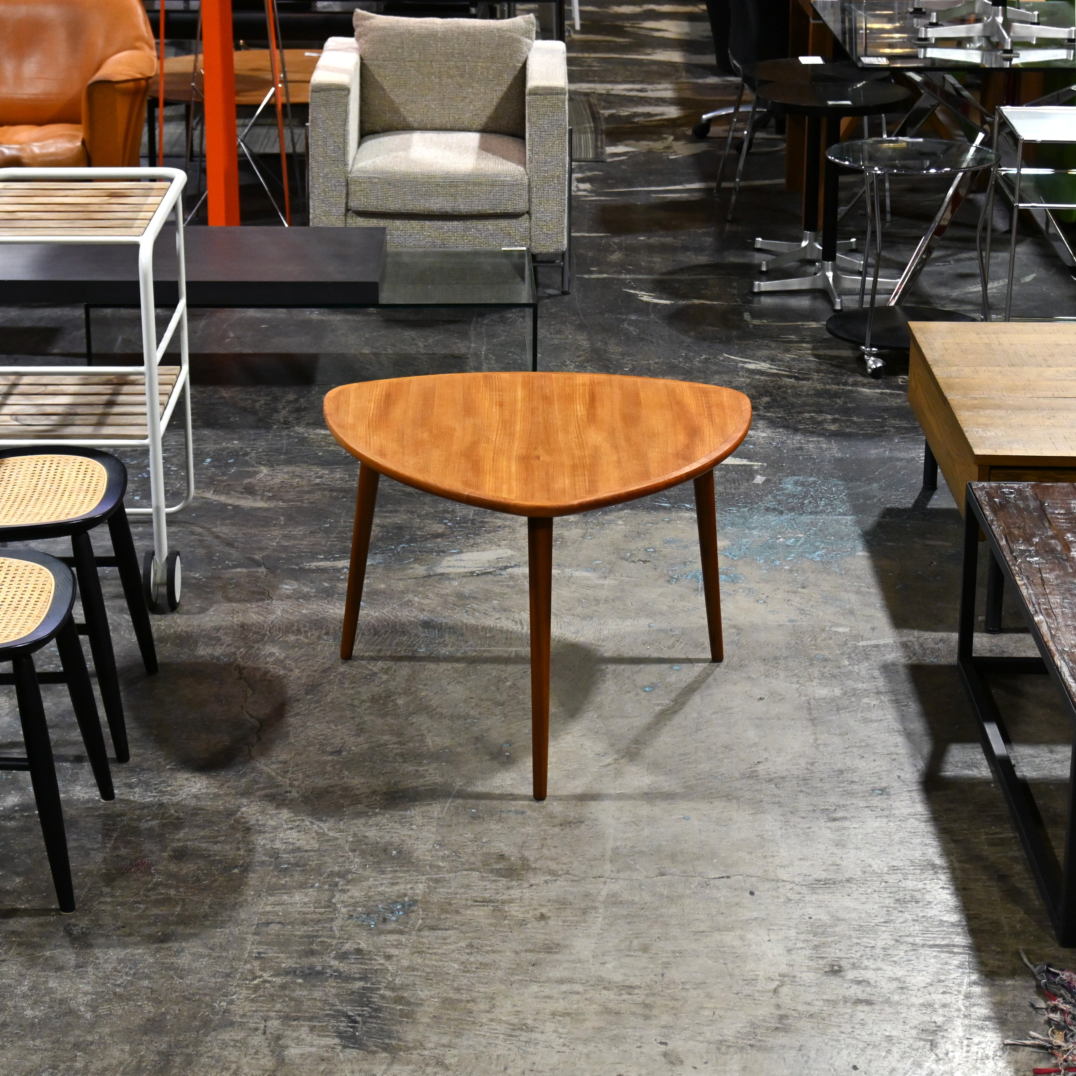 Teakwood Triangle top 3 Legs Coffee table Scandinavian vintage Modern design / チーク材 トライアングル天板 3本脚 コーヒーテーブル 北欧ヴィンテージ モダンデザイン