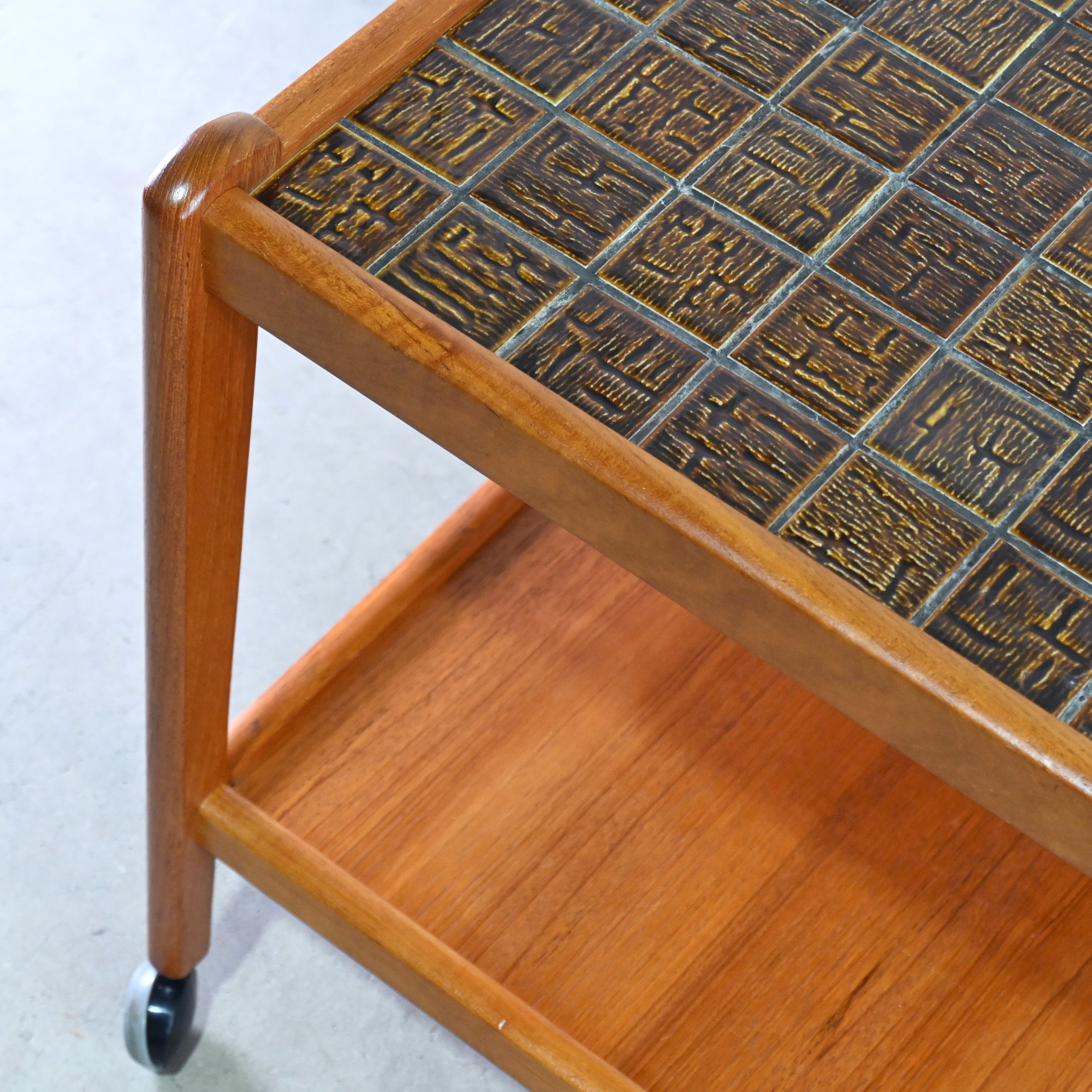 BRDR. FURBO Teakwood × Tiletop Tea trolley Service wagon 1960~1970's Danish vintage Scandinavian design / ブルダー・フュルボ チーク材 × タイルトップ ティートロリー サービスワゴン 1960~1970年代 デンマークヴィンテージ 北欧デザイン