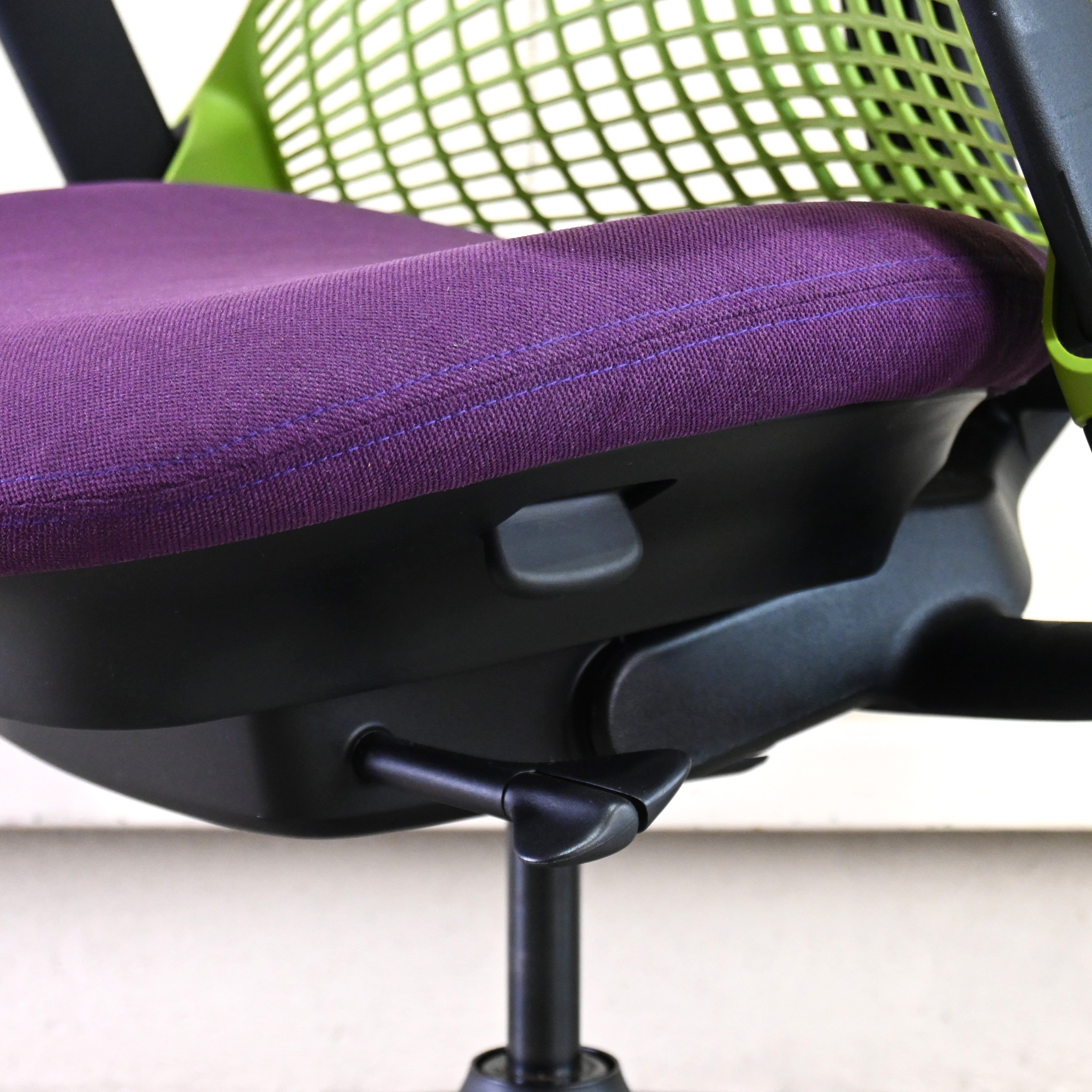 Herman Miller Sayl Chair Yves Behar Purple &  Green apple Work chair American modern design / ハーマンミラー セイルチェア イヴ・ベアール パープル & グリーンアップル ワークチェア アメリカンモダンデザイン