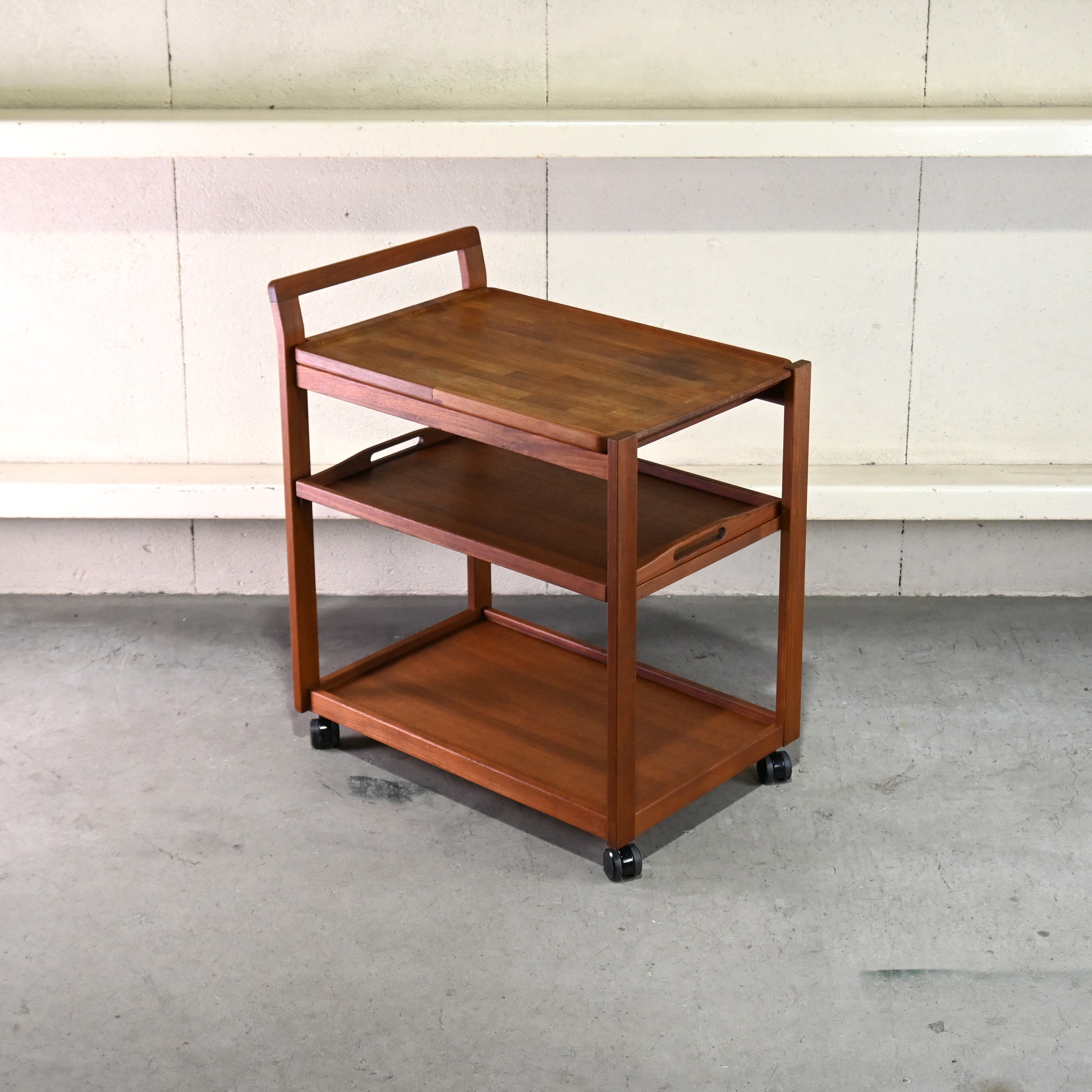 Teakwood Service wagon SHIN-TOKYO Japanese vintage Scandinavian design / チーク材 サービスワゴン シントーキョー ジャパニーズヴィンテージ 北欧デザイン