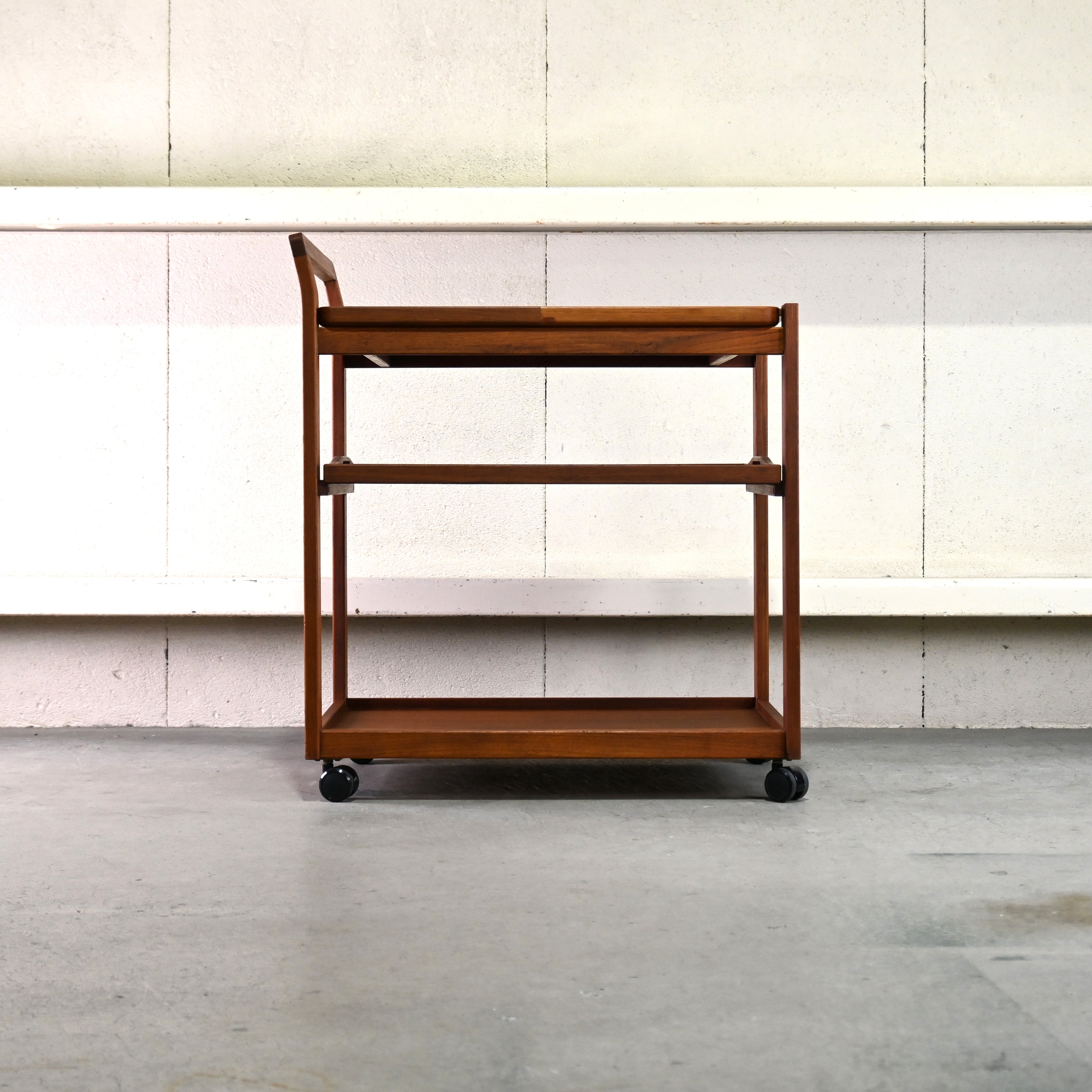 Teakwood Service wagon SHIN-TOKYO Japanese vintage Scandinavian design / チーク材 サービスワゴン シントーキョー ジャパニーズヴィンテージ 北欧デザイン