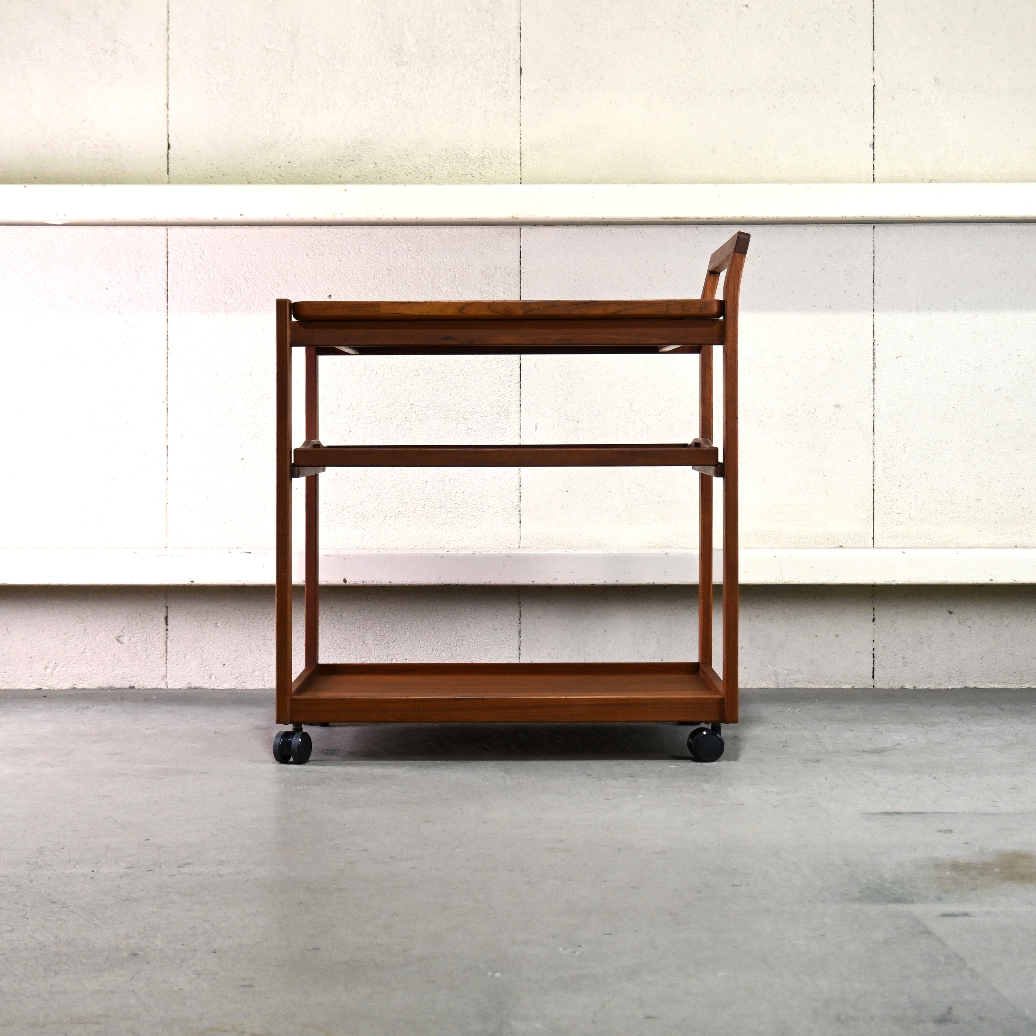 Teakwood Service wagon SHIN-TOKYO Japanese vintage Scandinavian design / チーク材 サービスワゴン シントーキョー ジャパニーズヴィンテージ 北欧デザイン