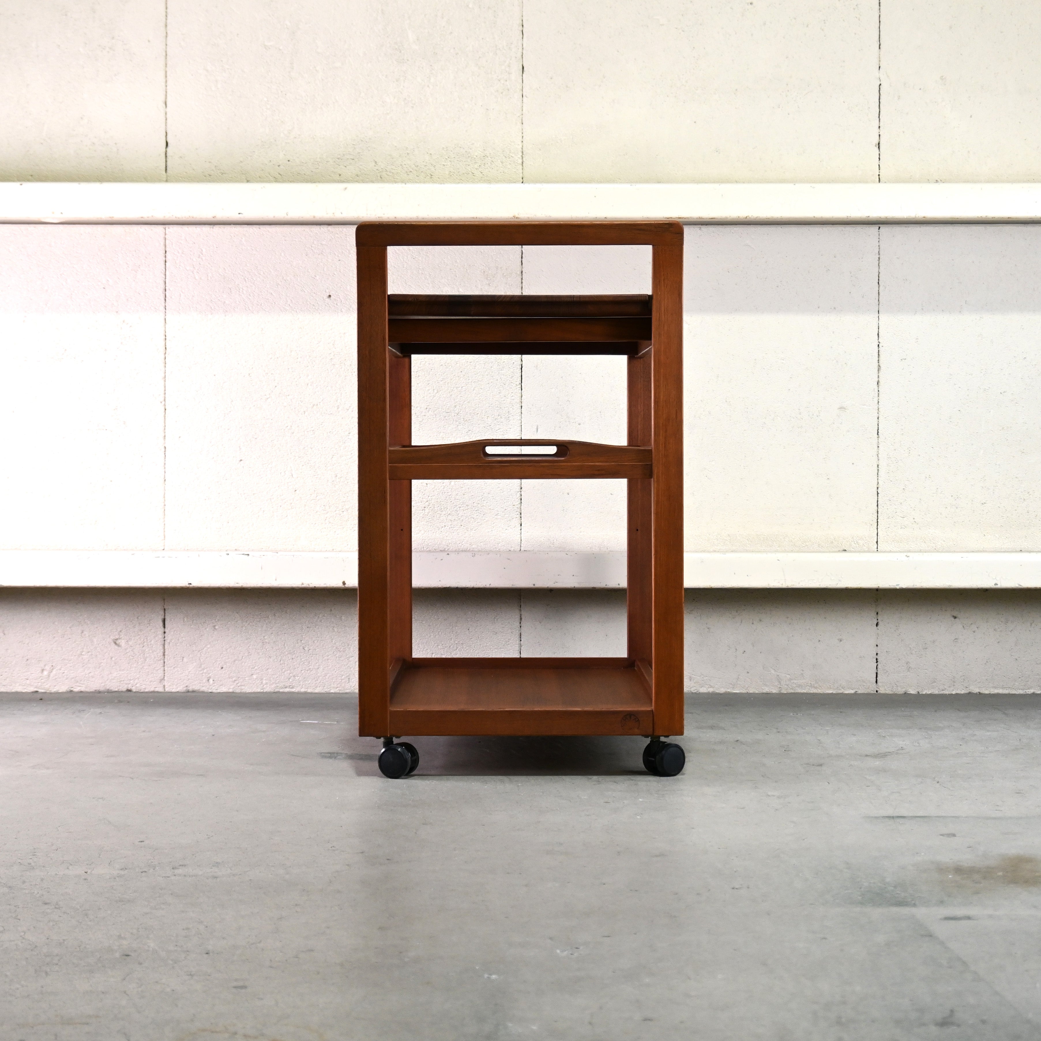 Teakwood Service wagon SHIN-TOKYO Japanese vintage Scandinavian design / チーク材 サービスワゴン シントーキョー ジャパニーズヴィンテージ 北欧デザイン