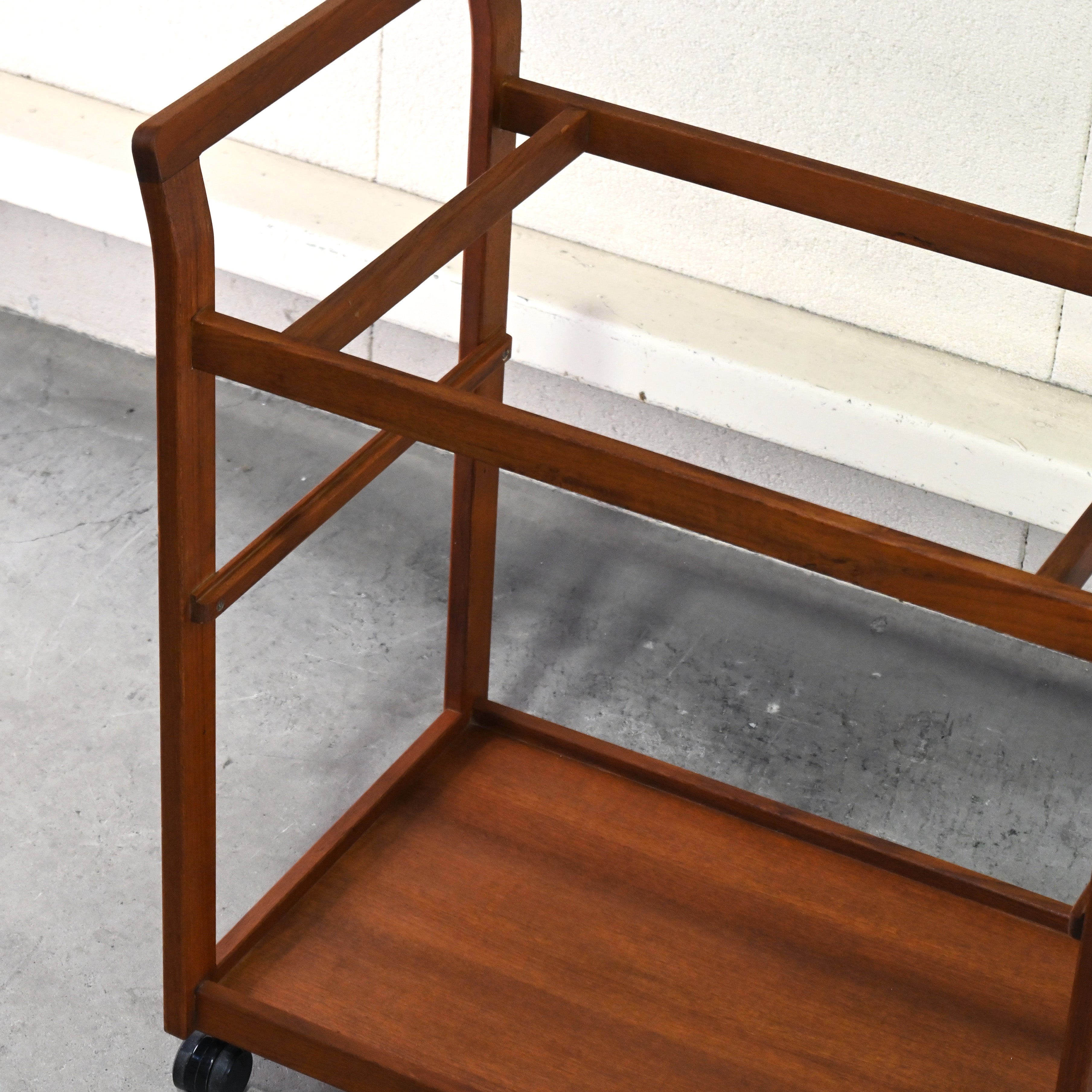 Teakwood Service wagon SHIN-TOKYO Japanese vintage Scandinavian design / チーク材 サービスワゴン シントーキョー ジャパニーズヴィンテージ 北欧デザイン